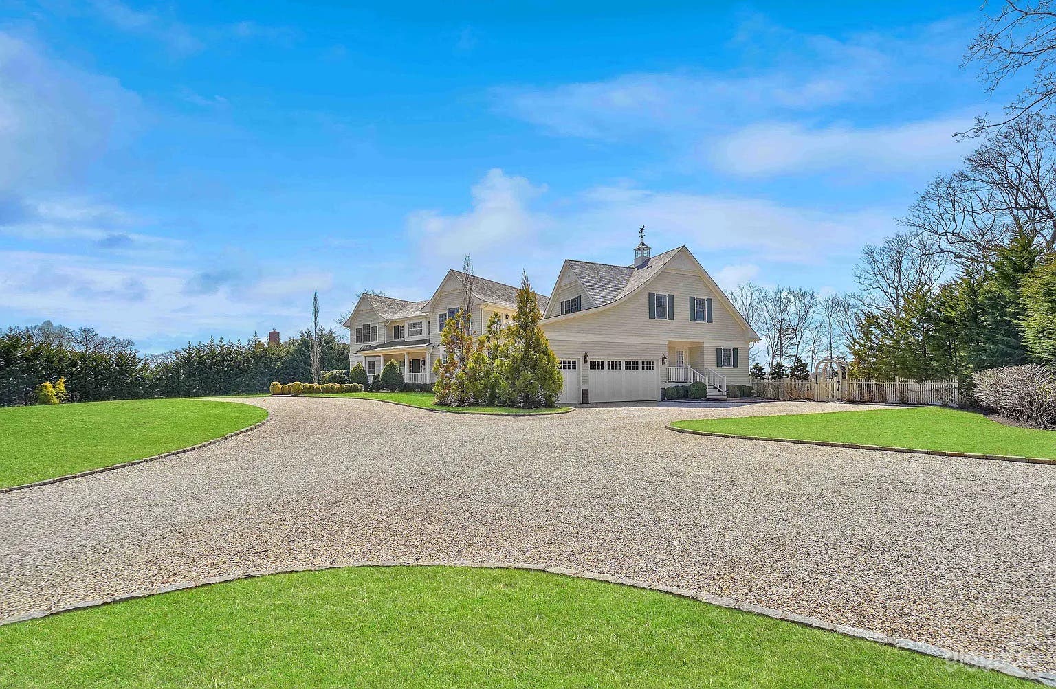 Beautiful beach house with pool in Quogue Photo 3