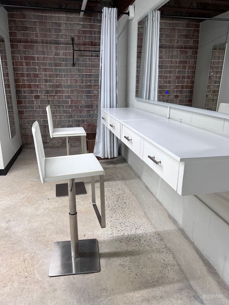  Dressing Room w/Vanity Station 