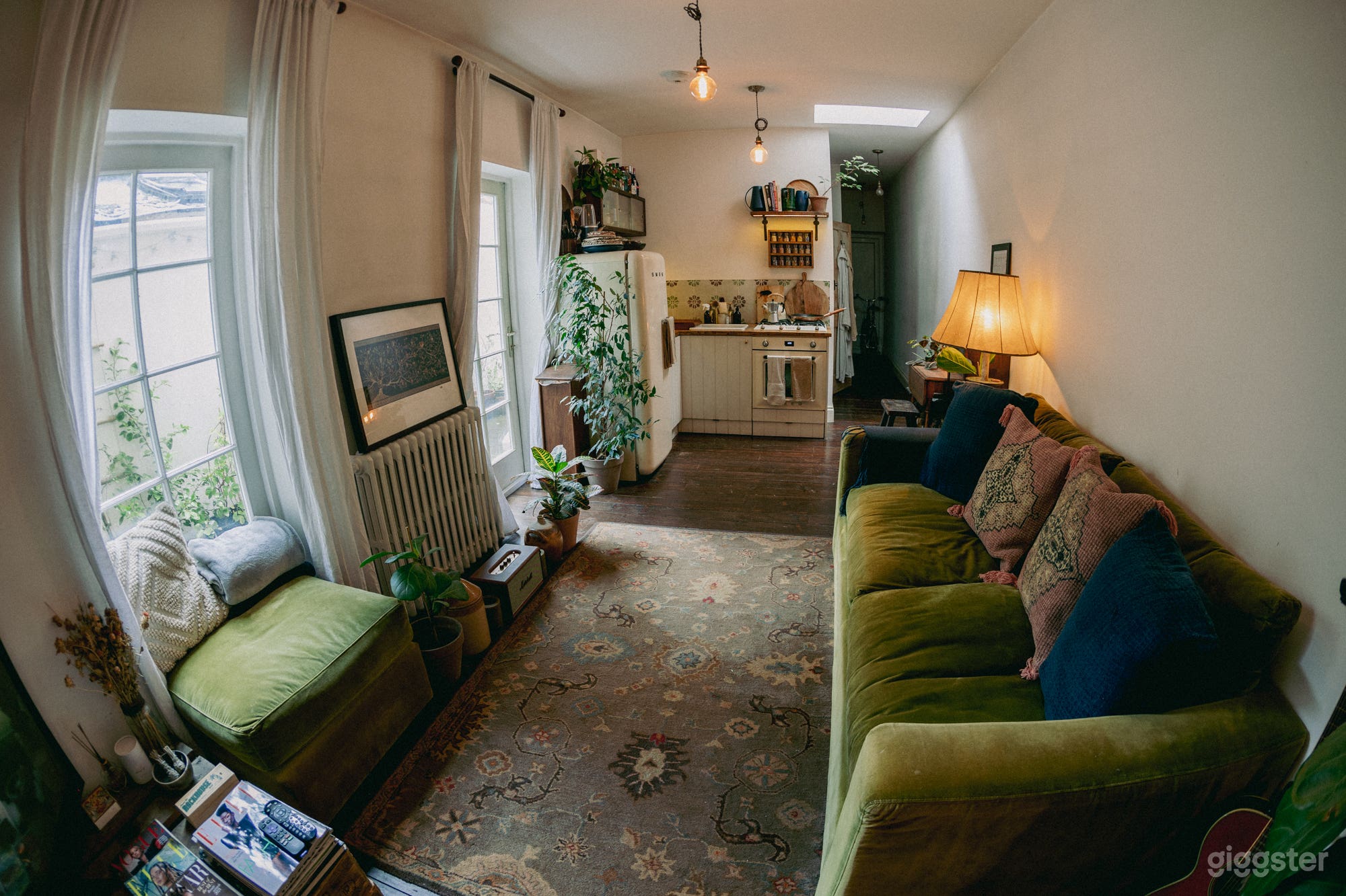  Retro East London Oasis Photo 3