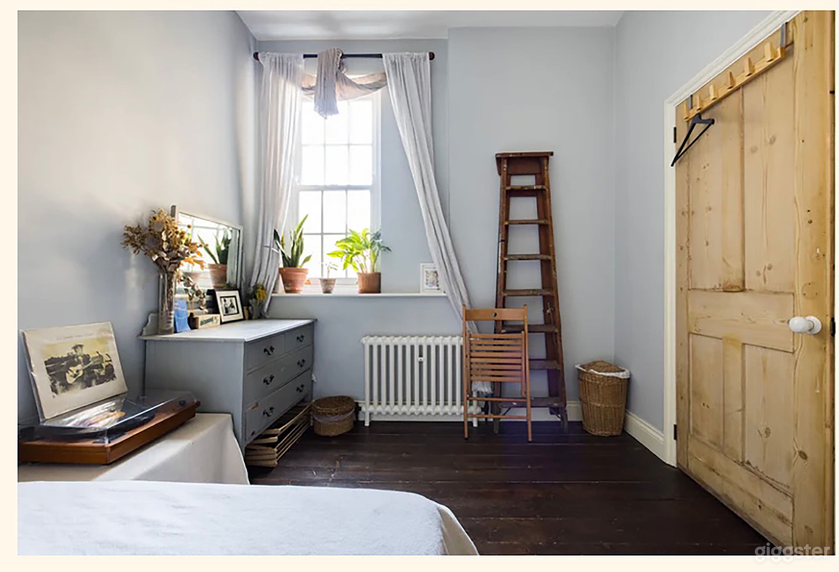  Retro East London Oasis Photo 2