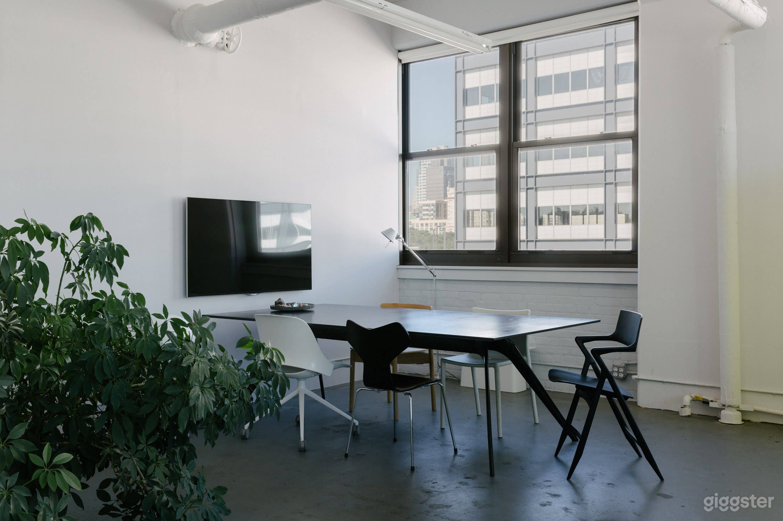 Minimal Offsite Meeting Space Brooklyn Photo 3