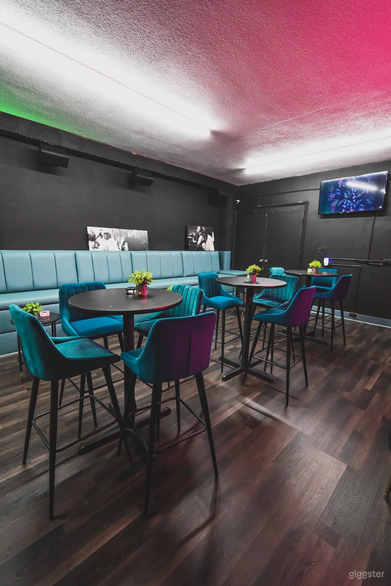 Hidden Speakeasy Lounge w/ Private Bar &amp; DJ BOOTH Photo 4