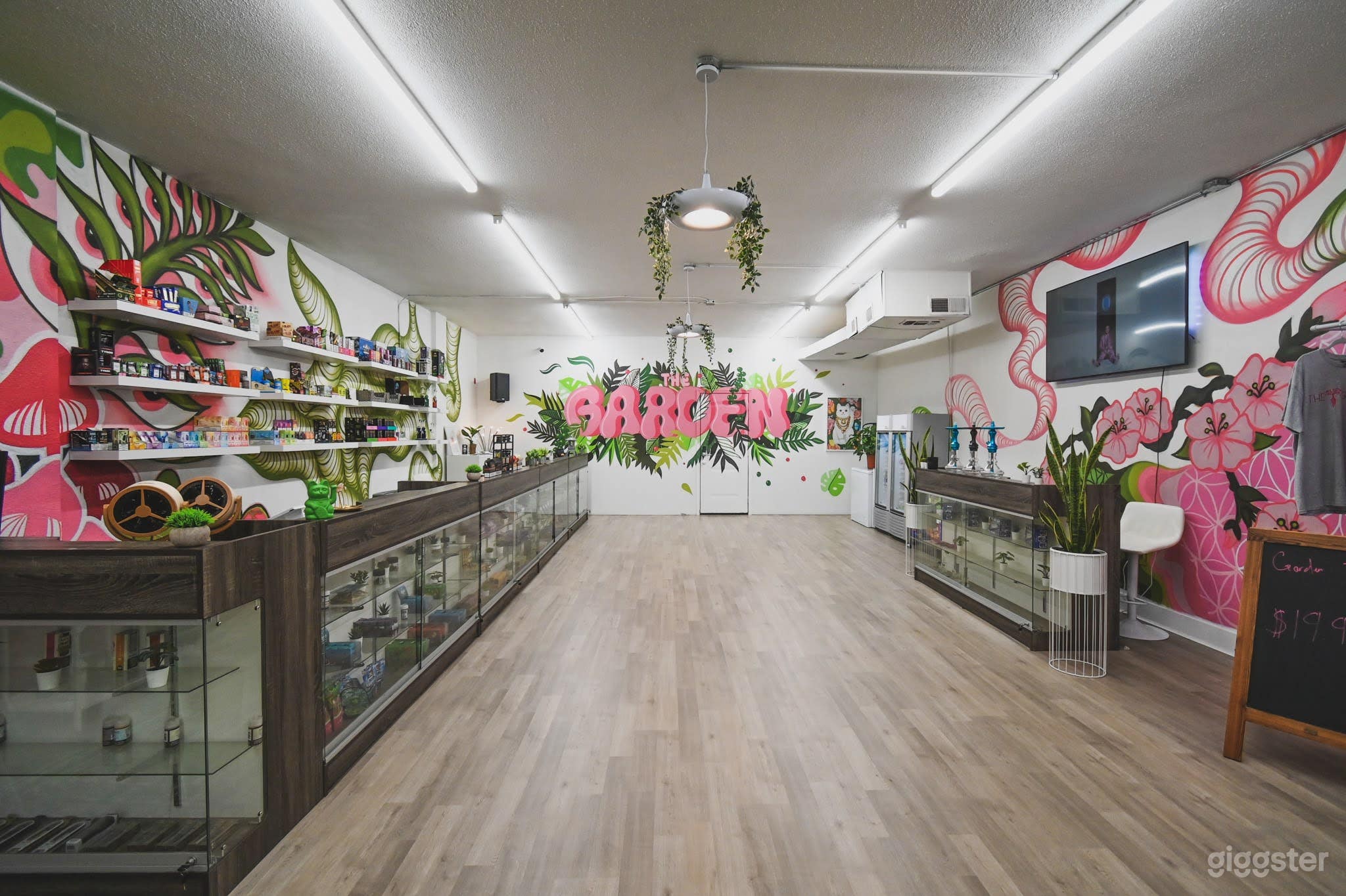 Hidden Speakeasy Lounge w/ Private Bar &amp; DJ BOOTH Photo 3