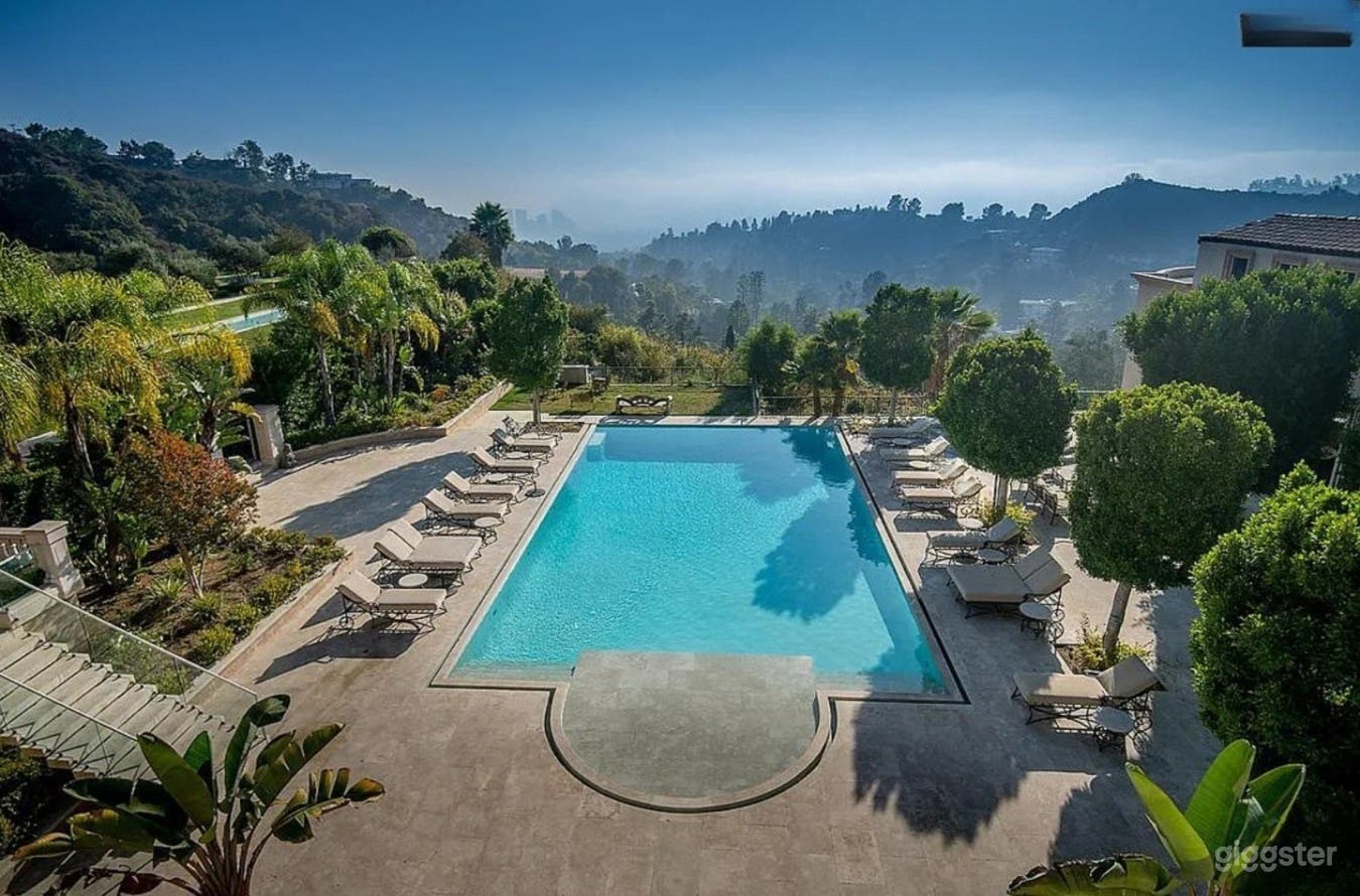 Refined Event Venue at the Top of Hills-Private Mountain Photo 2