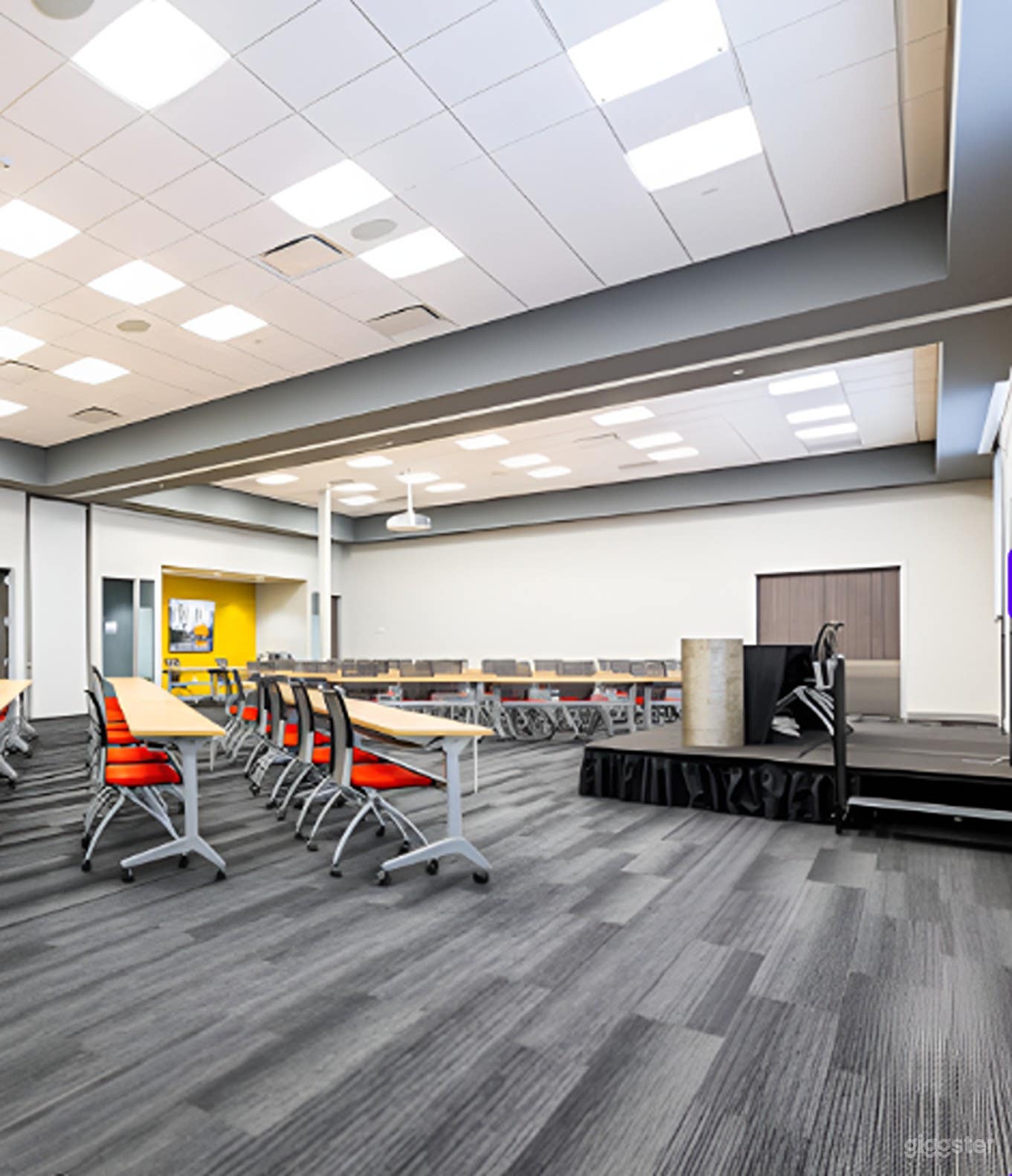 Modern Auditorium For 60 Photo 2