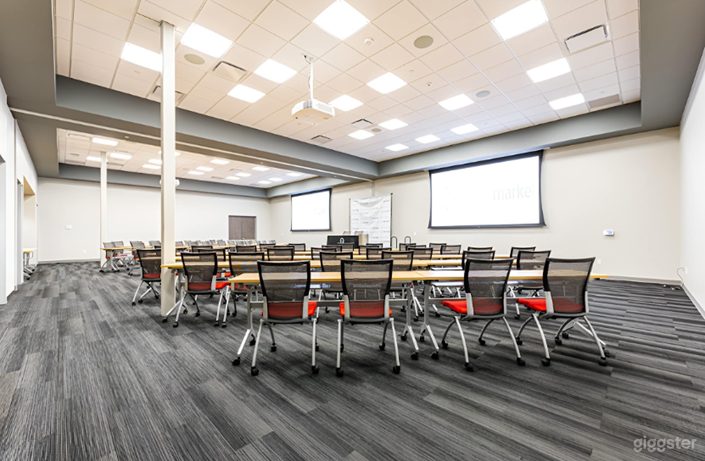 Modern Auditorium For 60 Photo 4