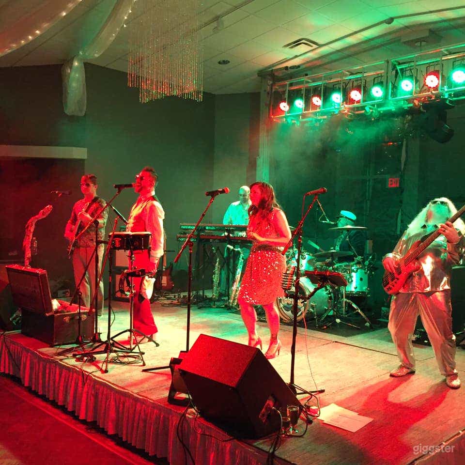 Outstanding Stage &amp; Event Space in Broadview Heights Photo 2