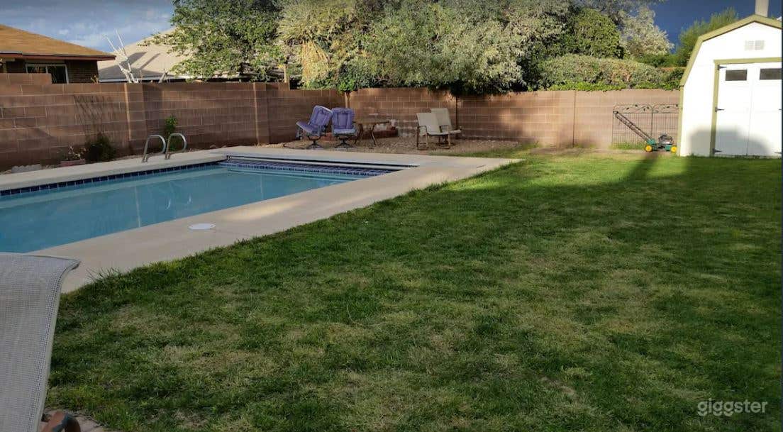 Beautiful House with Large Salt Water Pool Photo 4