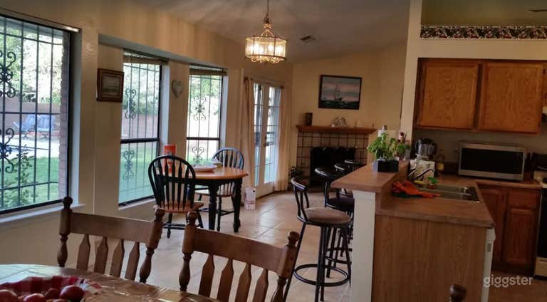  Beautiful House with Large Salt Water Pool 