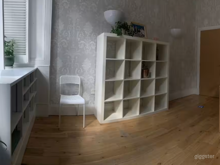  shelf in office room 