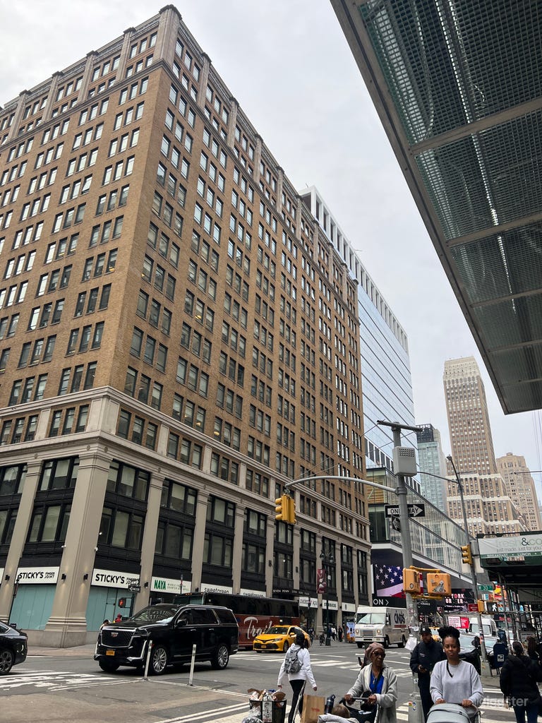  Close to Madison square garden/Penn station 