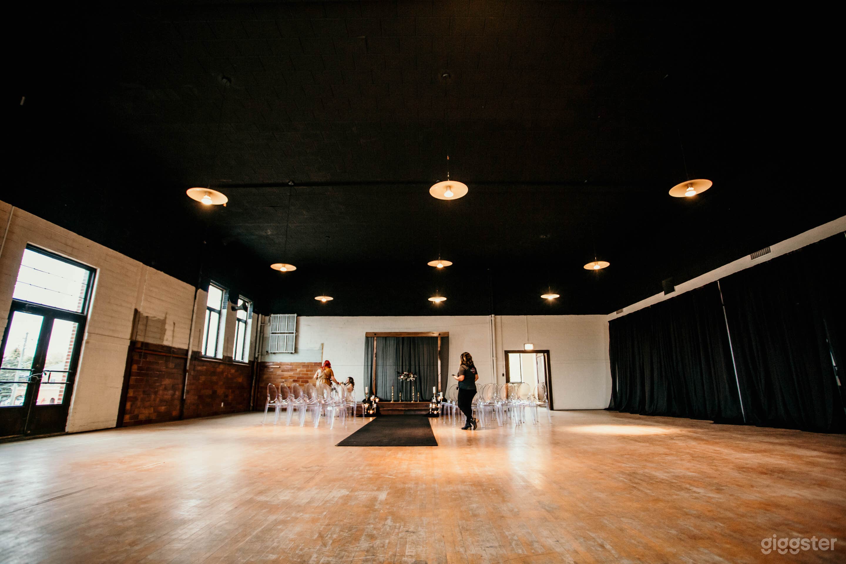 Top Floor - Raw Space