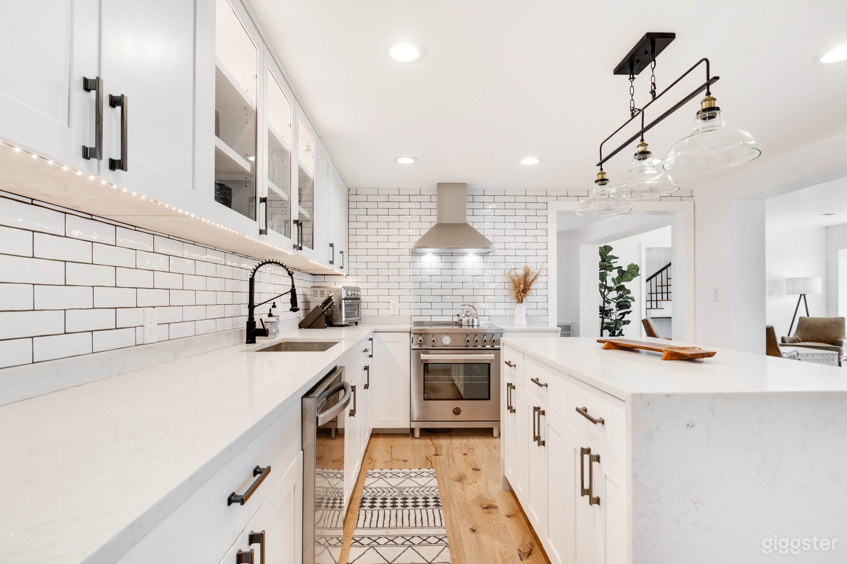 Charming Waterfront Brick Home I Film & Photo Ready Photo 4