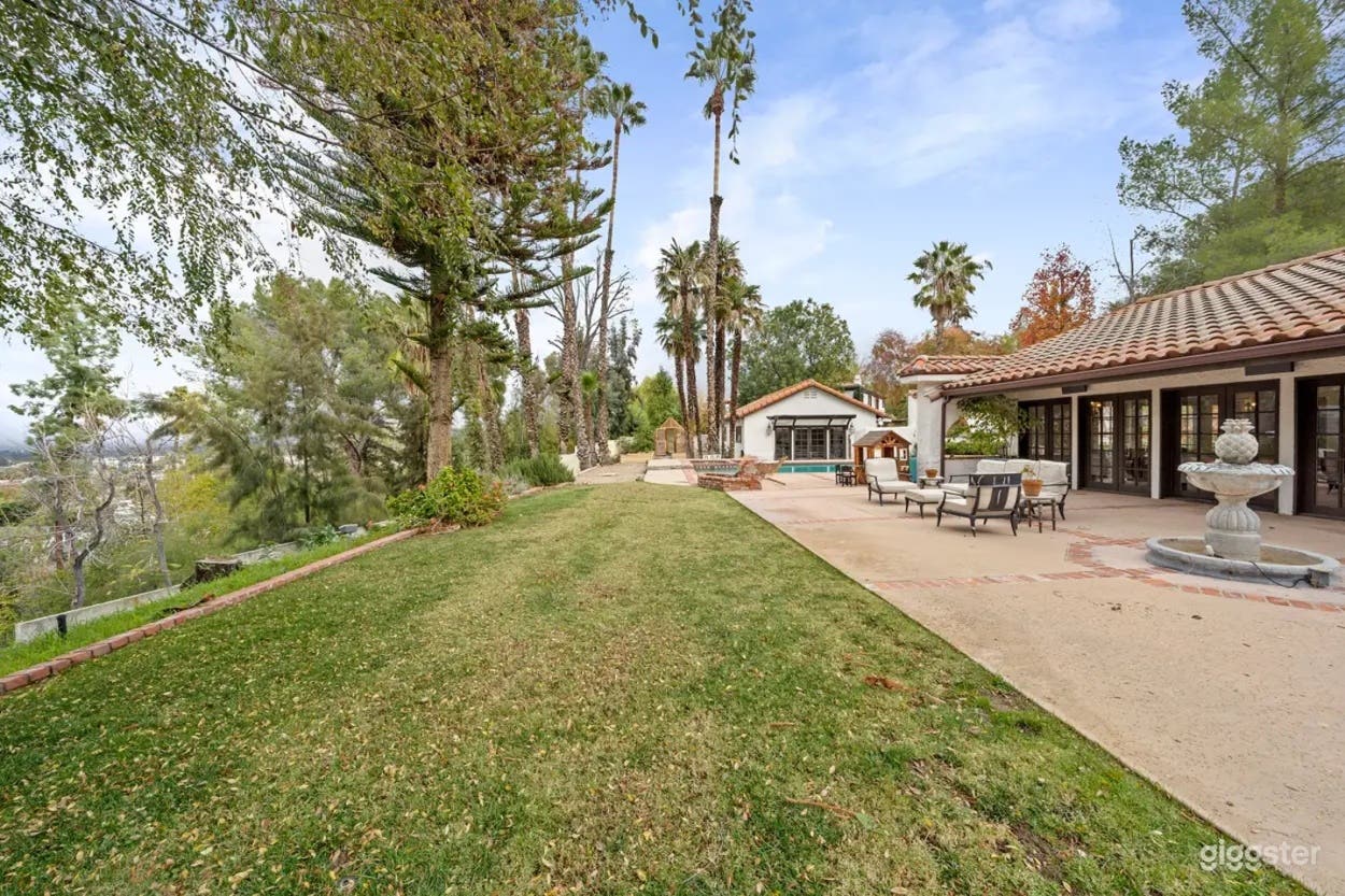 Backyard Sunset Haven Photo 2