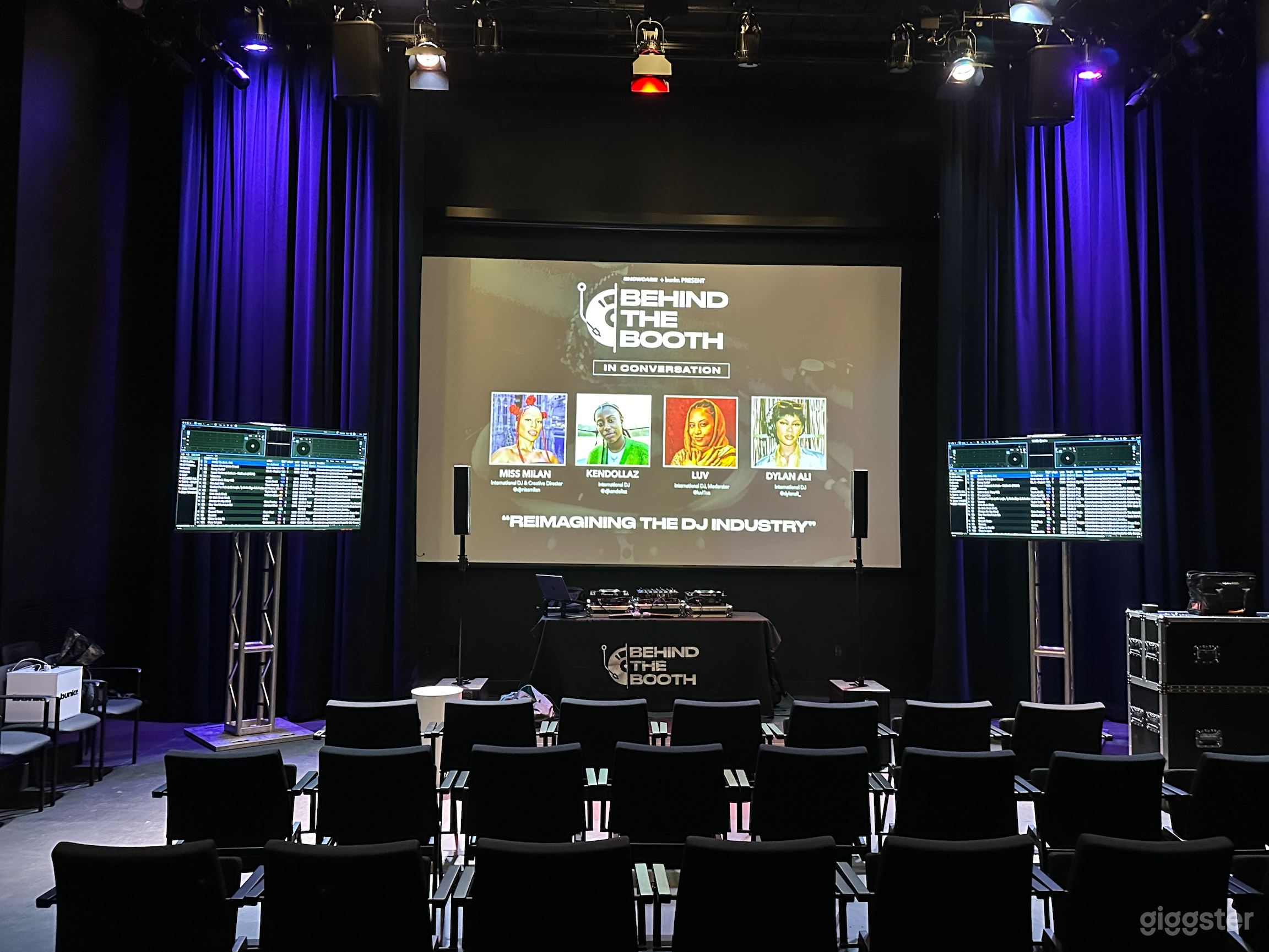 Theater and Gallery  Photo 4