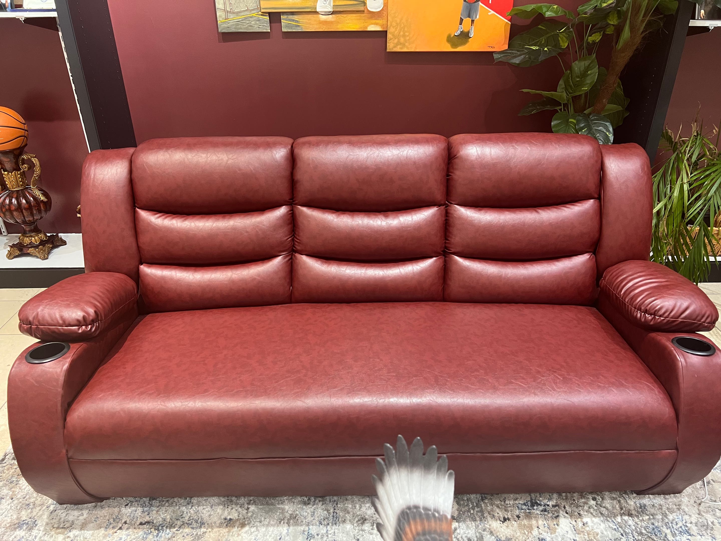 Creative Burgundy Studio w/ Lazy Boy Photo 4