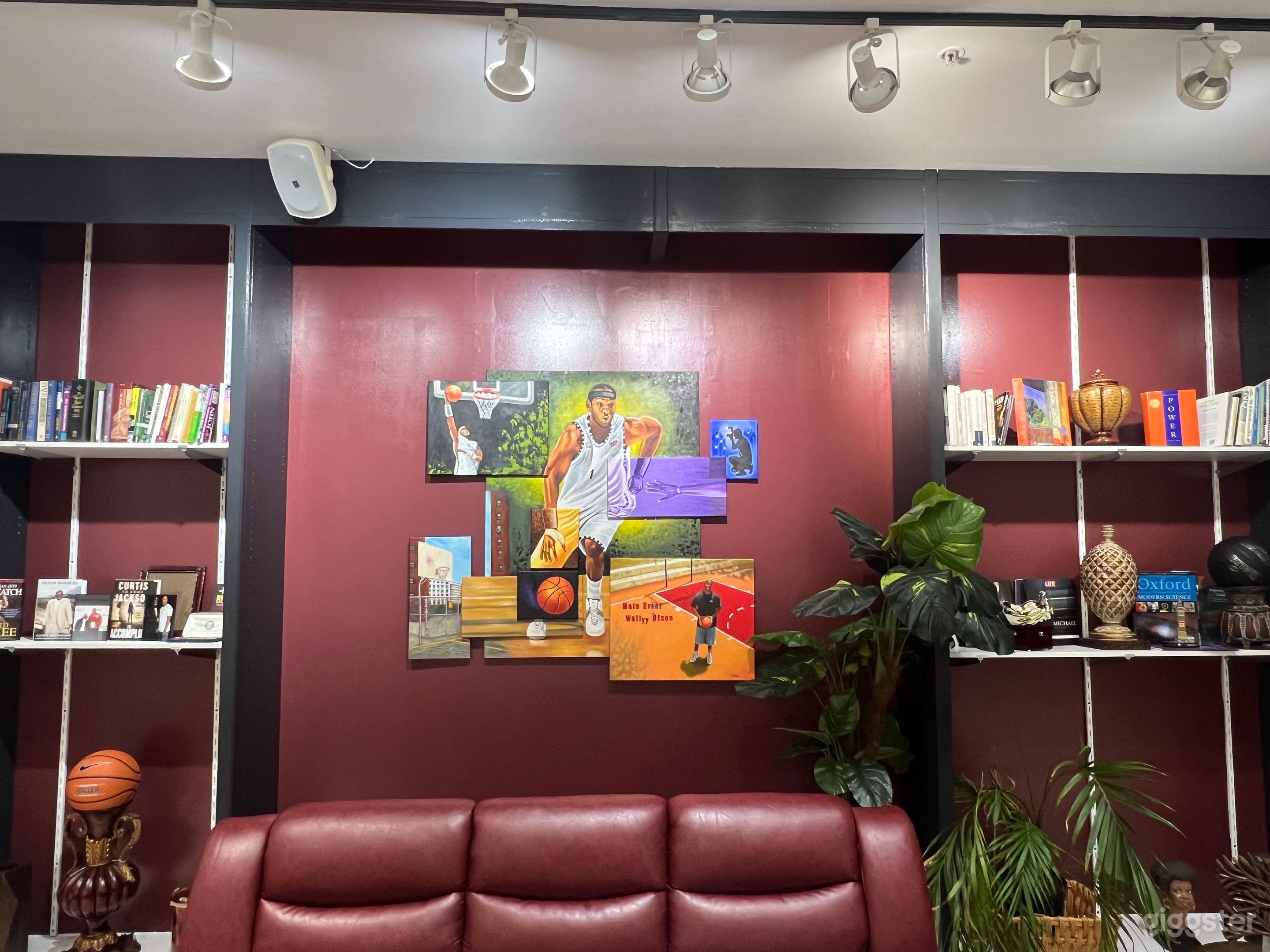 Creative Burgundy Studio w/ Lazy Boy Photo 2