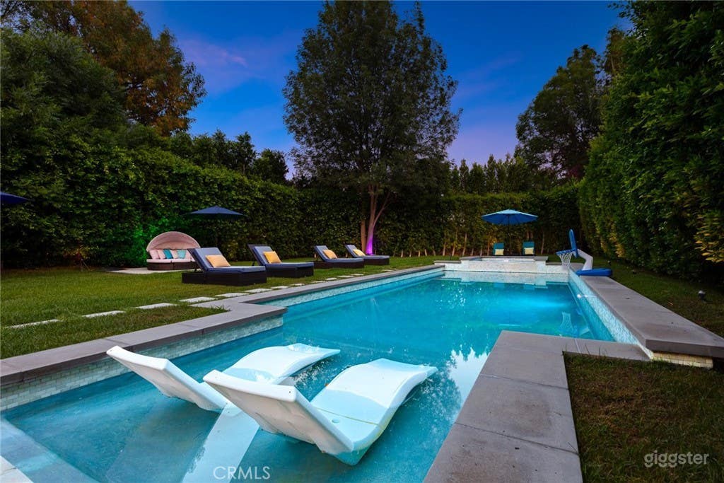 Luxury Resort-Style with Pool &amp; Beautiful Backyard Photo 3