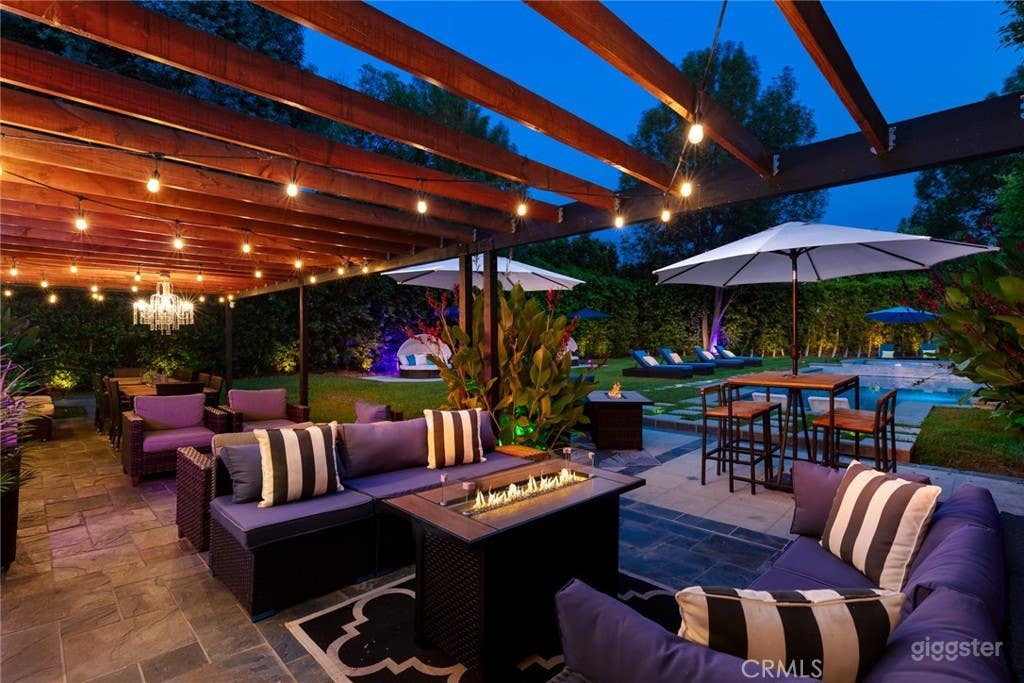 Luxury Resort-Style with Pool &amp; Beautiful Backyard Photo 4