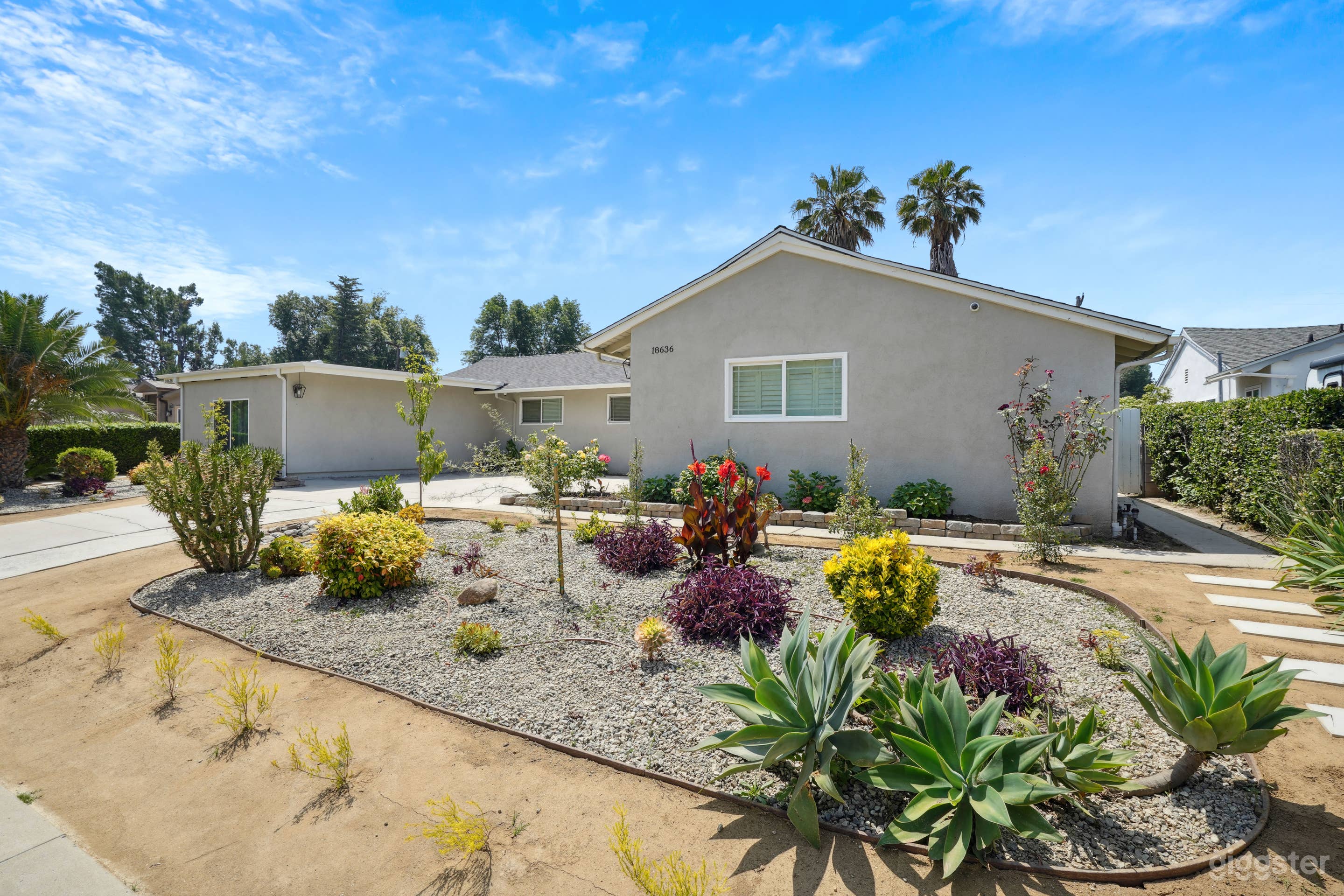 Renovated Pool-Home in Northridge Photo 3
