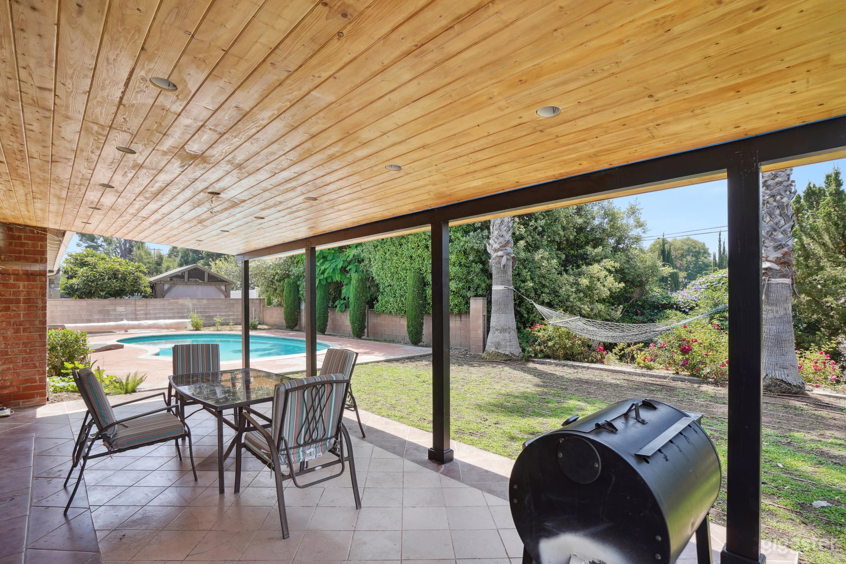 Renovated Pool-Home in Northridge Photo 2