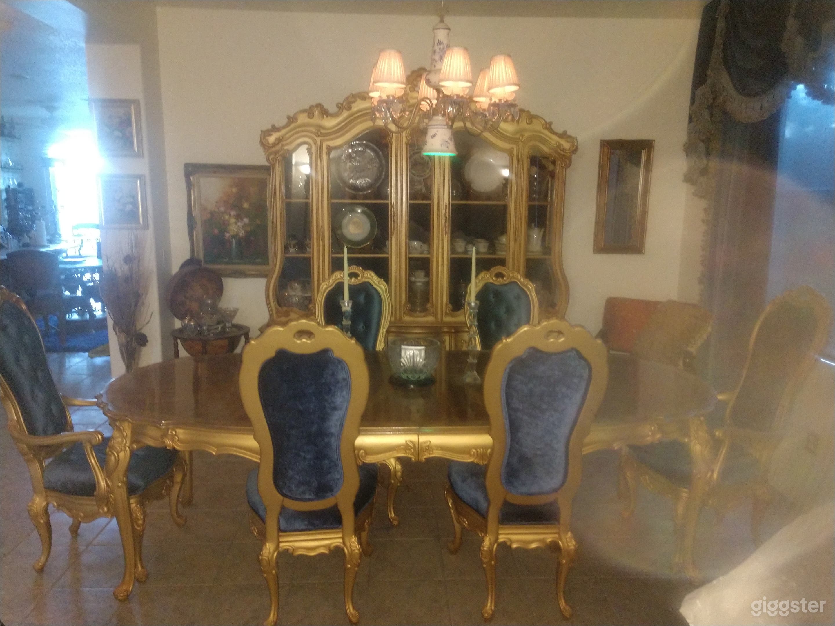 Colonial dinning table priceless antique