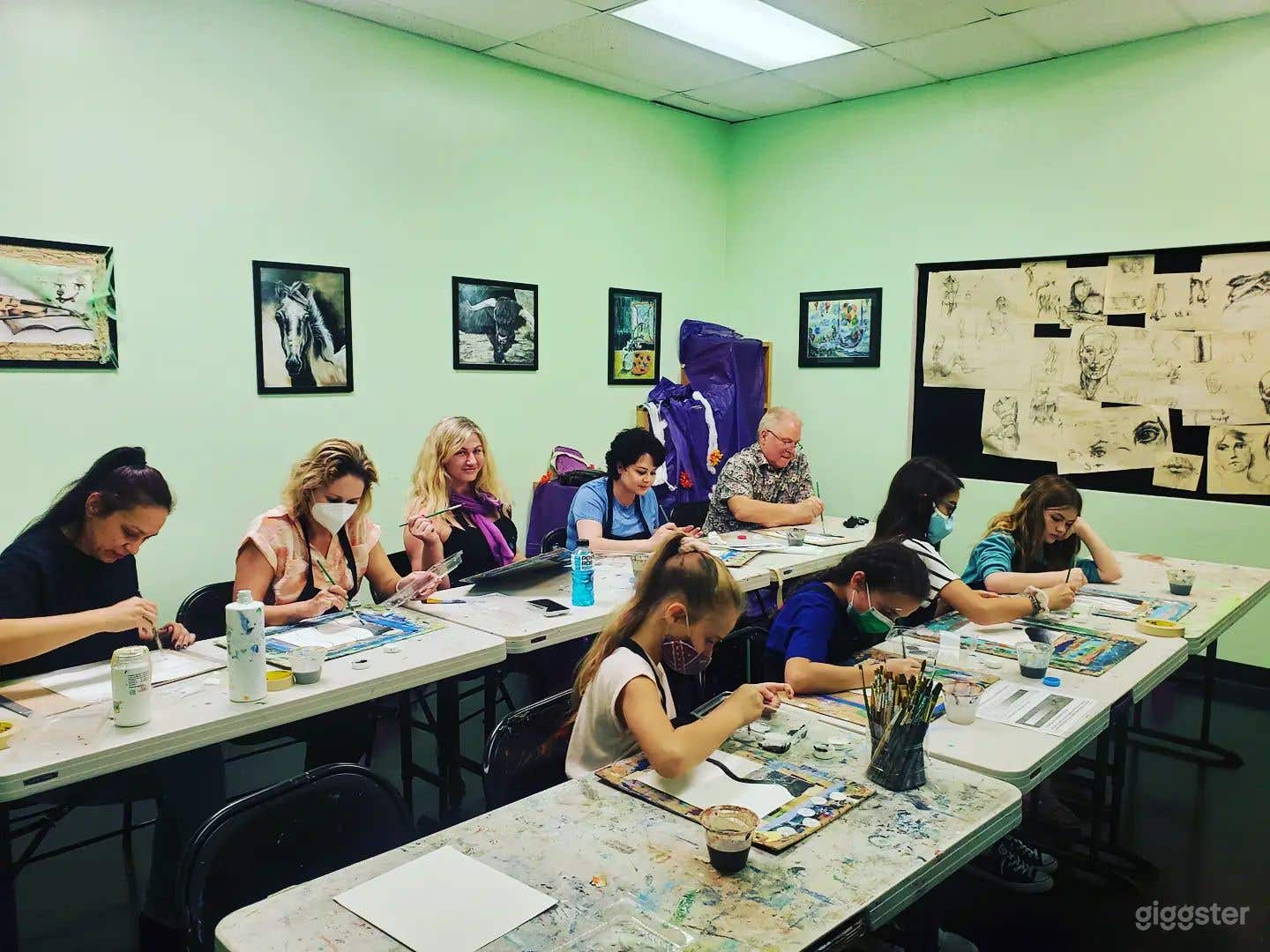 European-styled Fine Arts Studio Photo 4