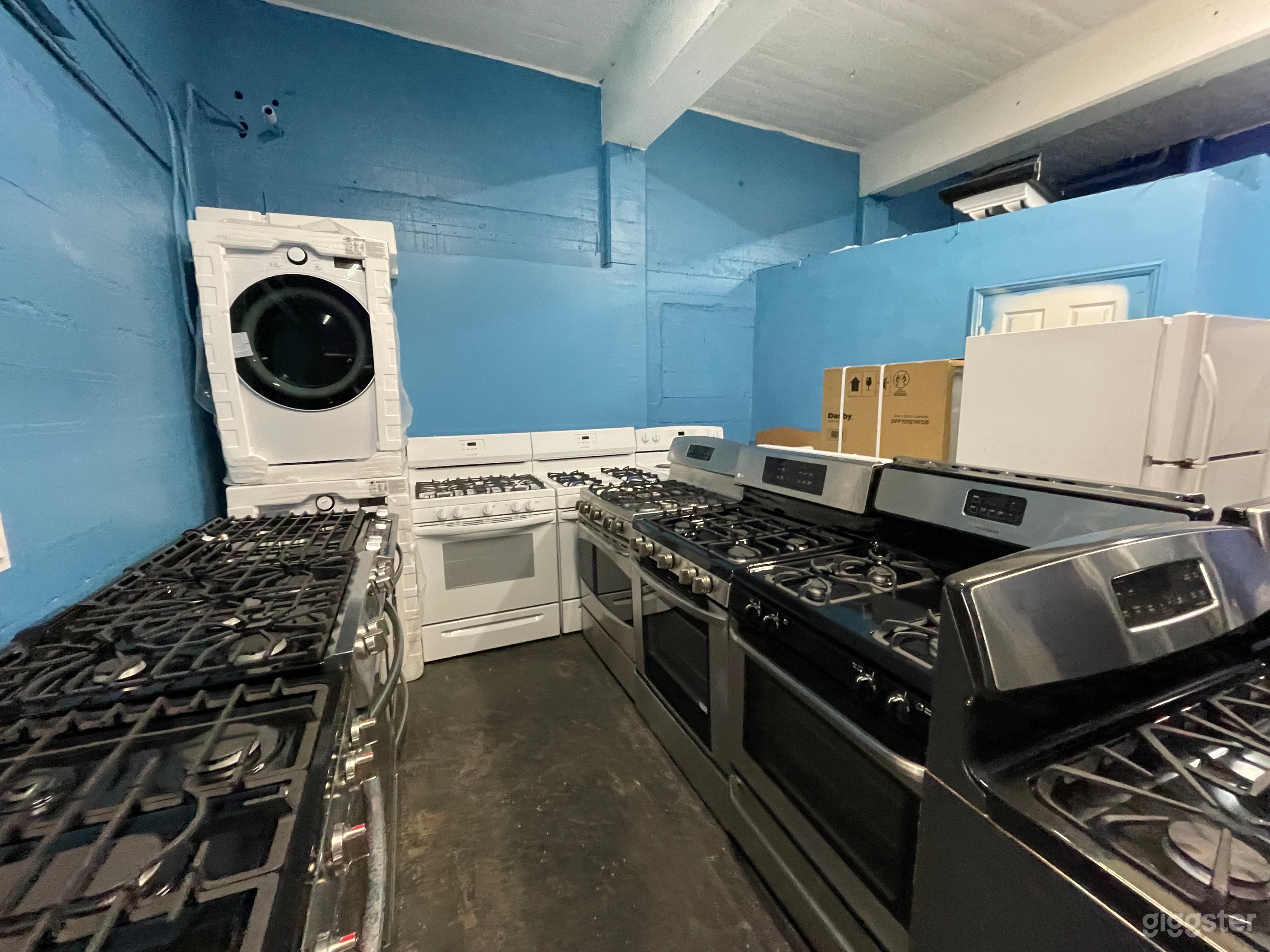 Colorful Appliance Store Photo 3