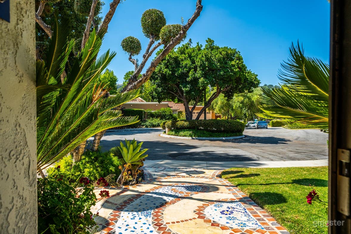 Gorgeous Calabasas Home - Ideal for Reality Show Photo 3