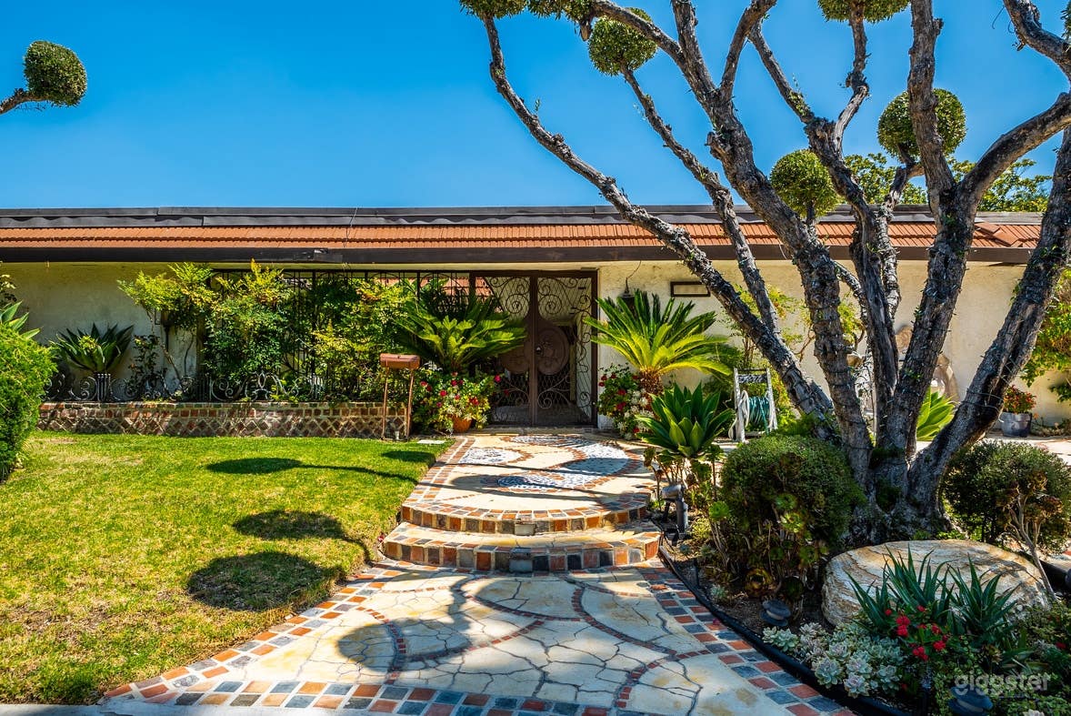 Gorgeous Calabasas Home - Ideal for Reality Show Photo 1