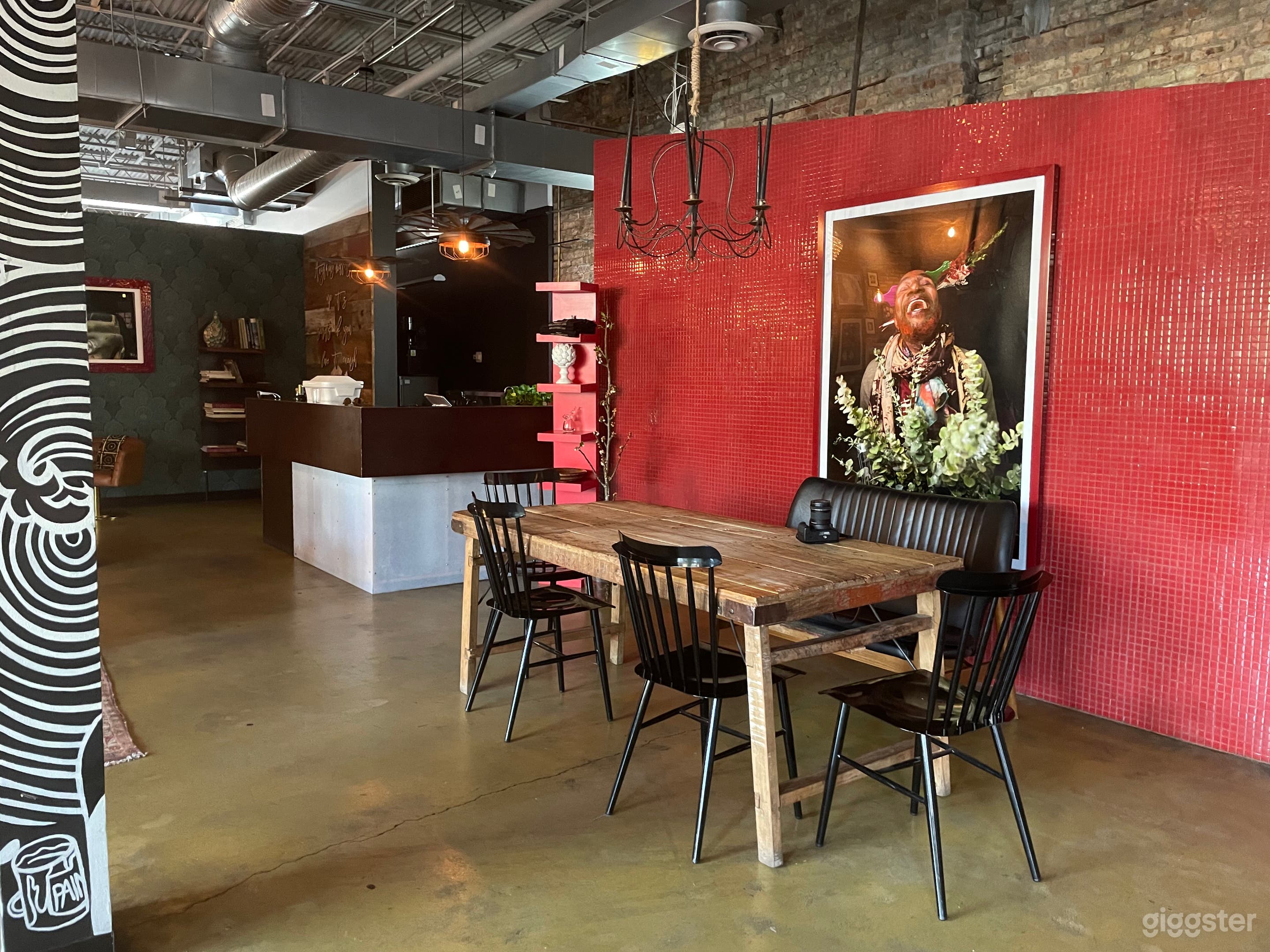 Exposed Brick Creative Lounge in Bronzeville Photo 2