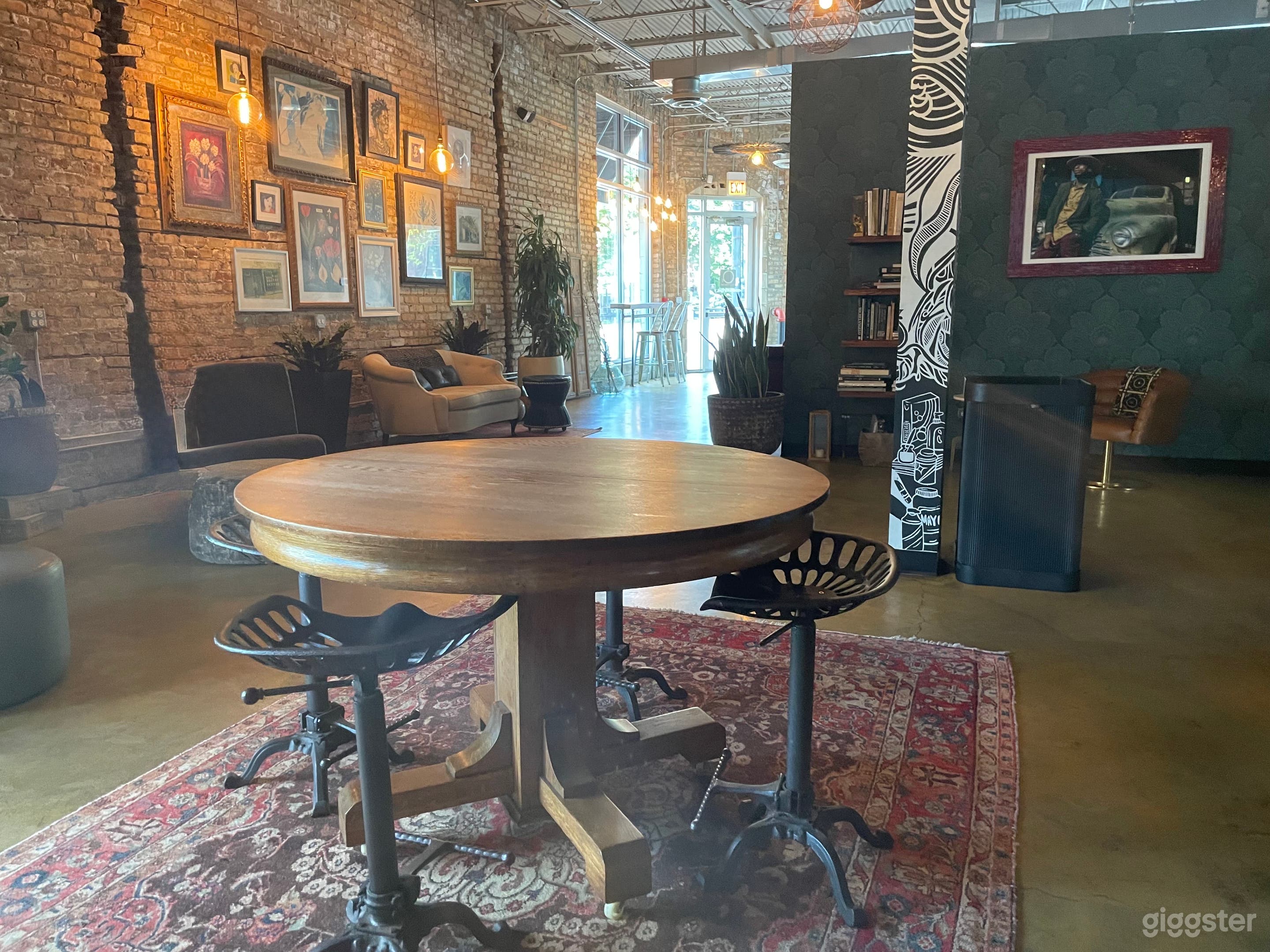 Exposed Brick Creative Lounge in Bronzeville Photo 3
