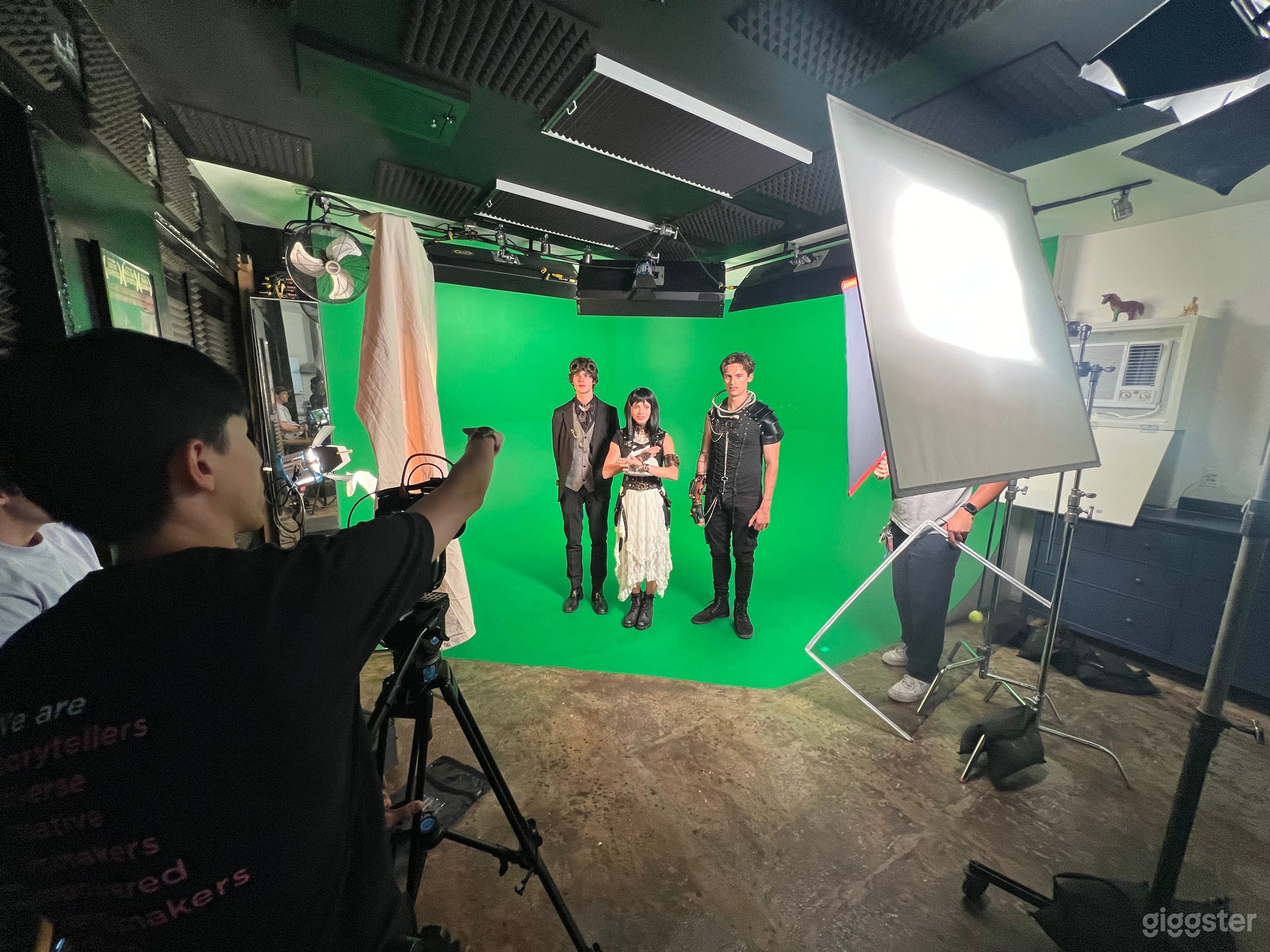 Pre Lit Green Screen Shooting Space Photo 1