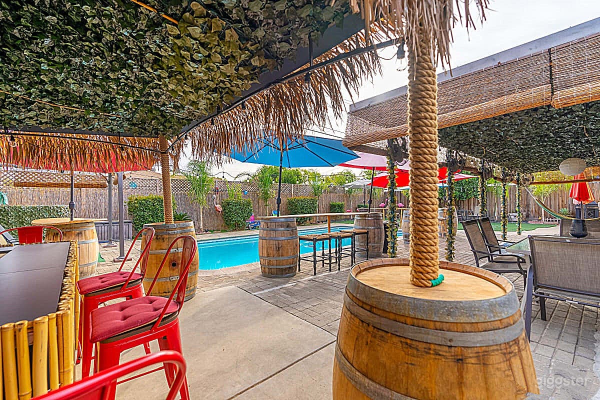 Tropical Pool Retreat with TikiBar and Lounge Photo 2