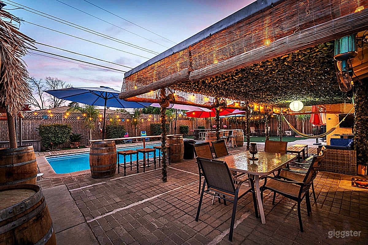 Tropical Pool Retreat with TikiBar and Lounge Photo 3