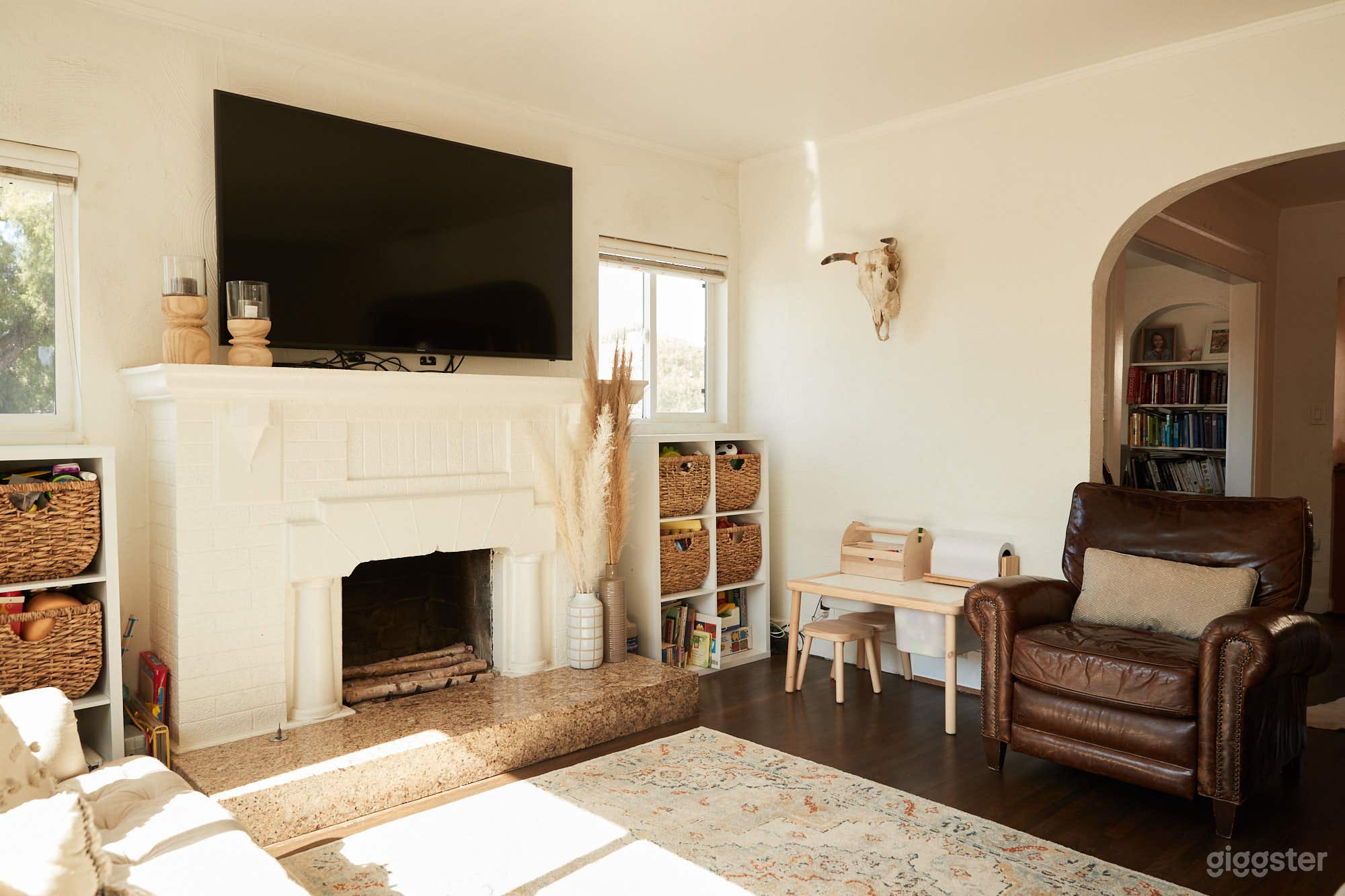 1920's Mission Home w/ Desert Landscape Photo 2