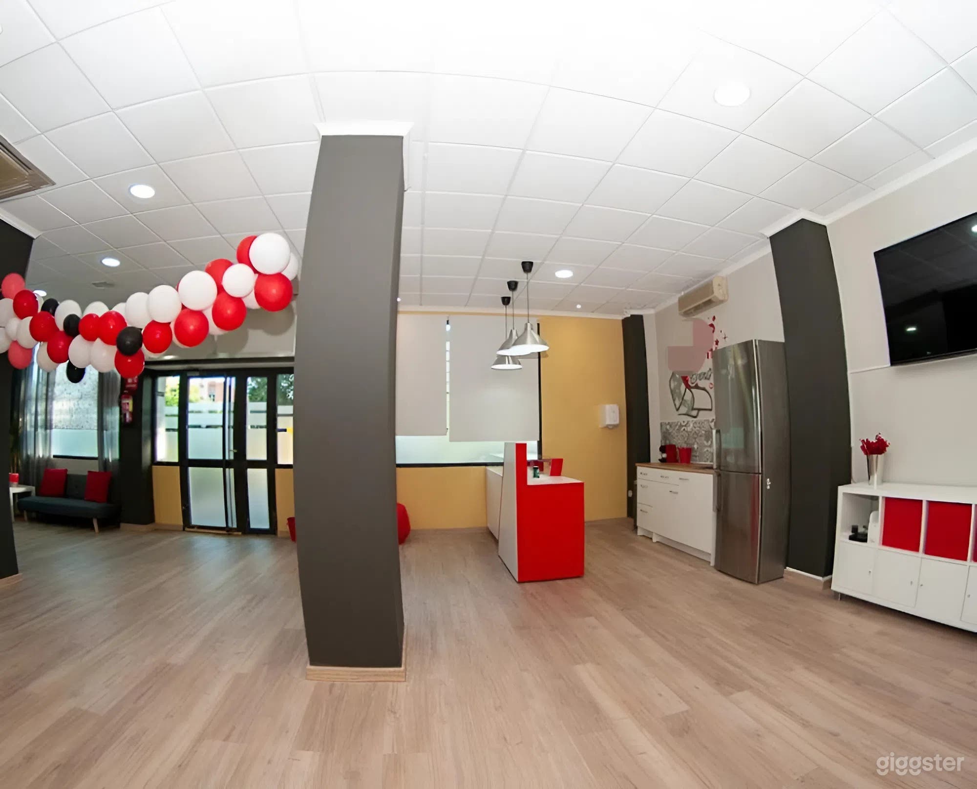 Chic & Versatile Event Space in Madrid Photo 2