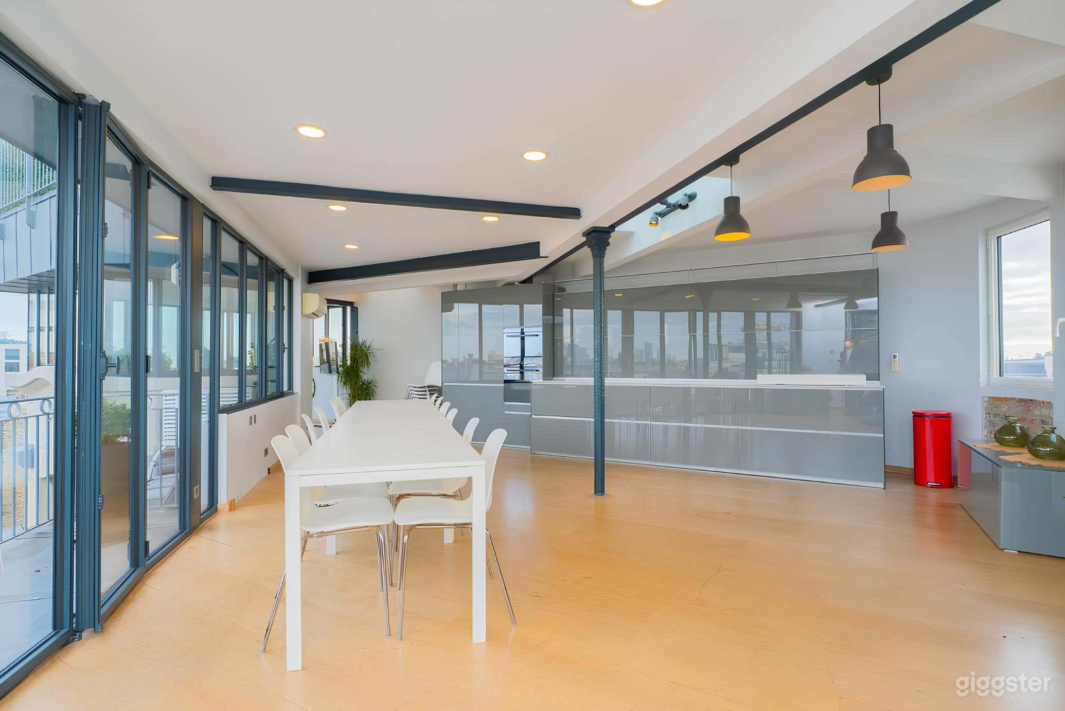 Photo de Contemporary 300 m² duplex 2
