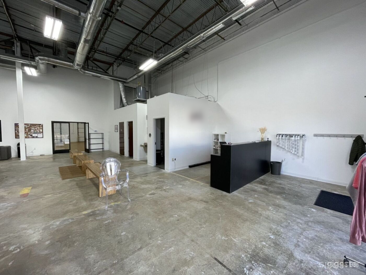 Large Open Dance Studio Photo 4