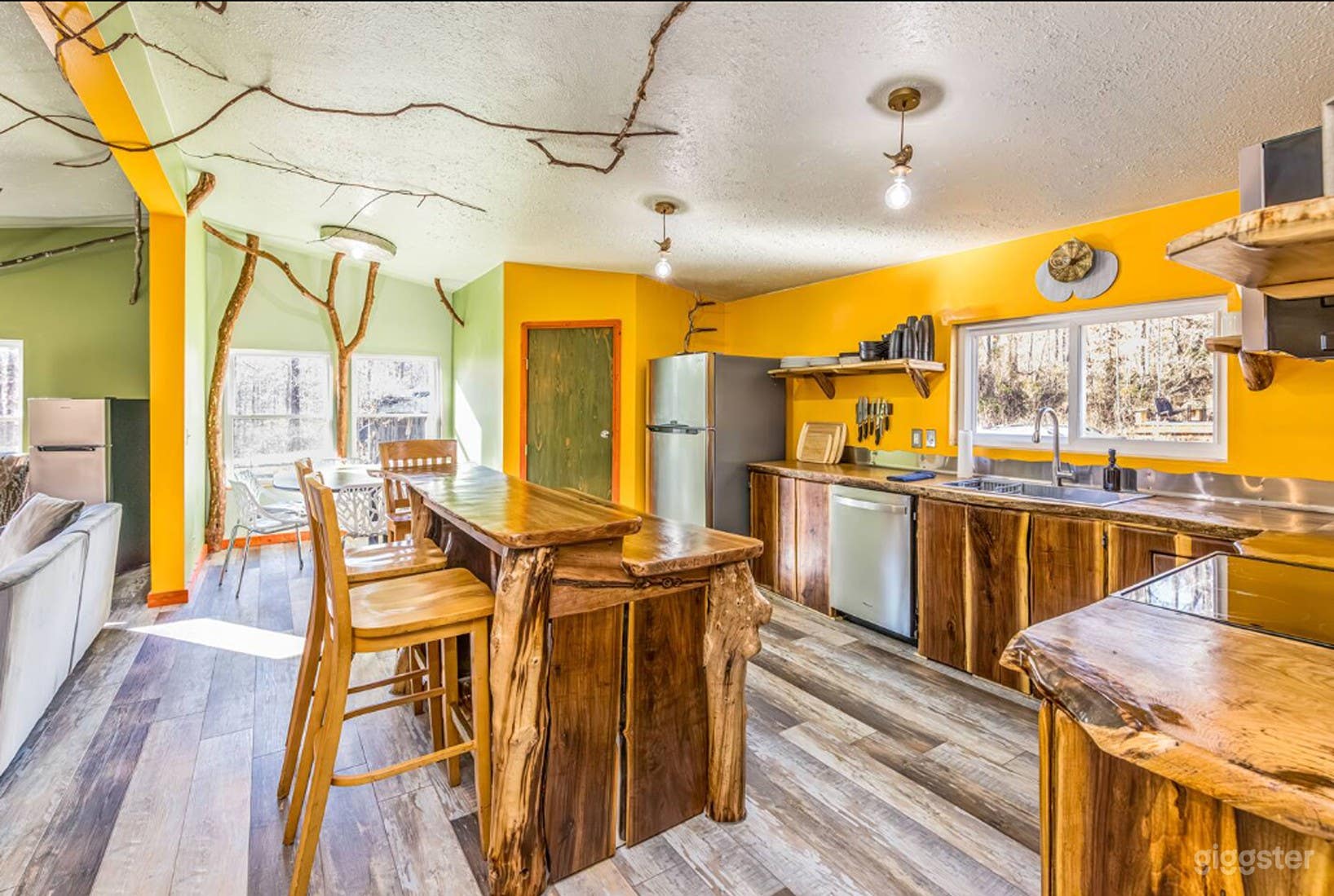 Modern And Eco-Conscious Unique Vacation Lodge Photo 3