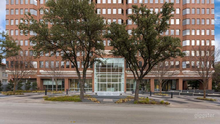  12-Person Executive Meeting Room in Uptown Dallas 