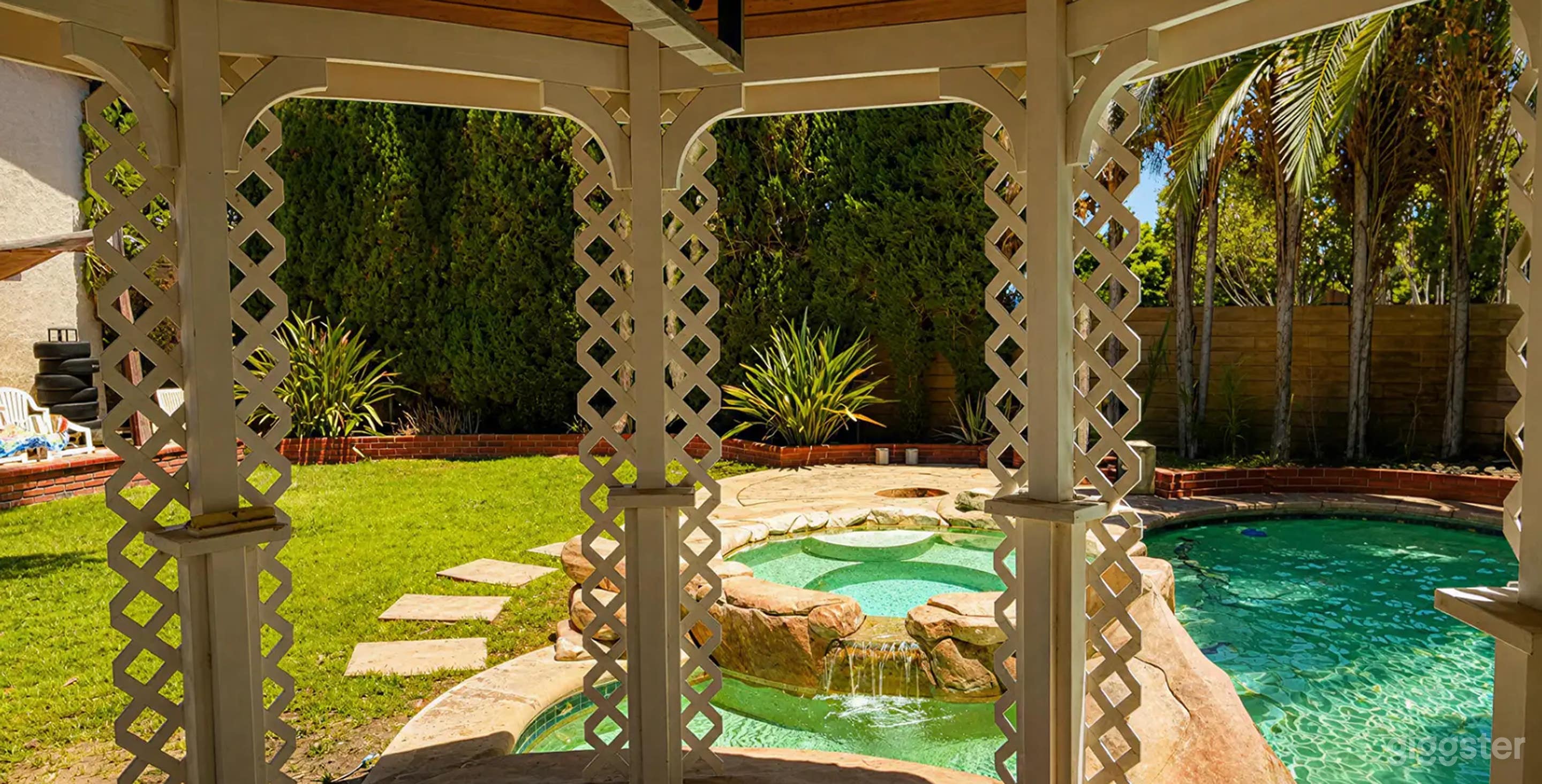 Resort Style Pool Photo 4