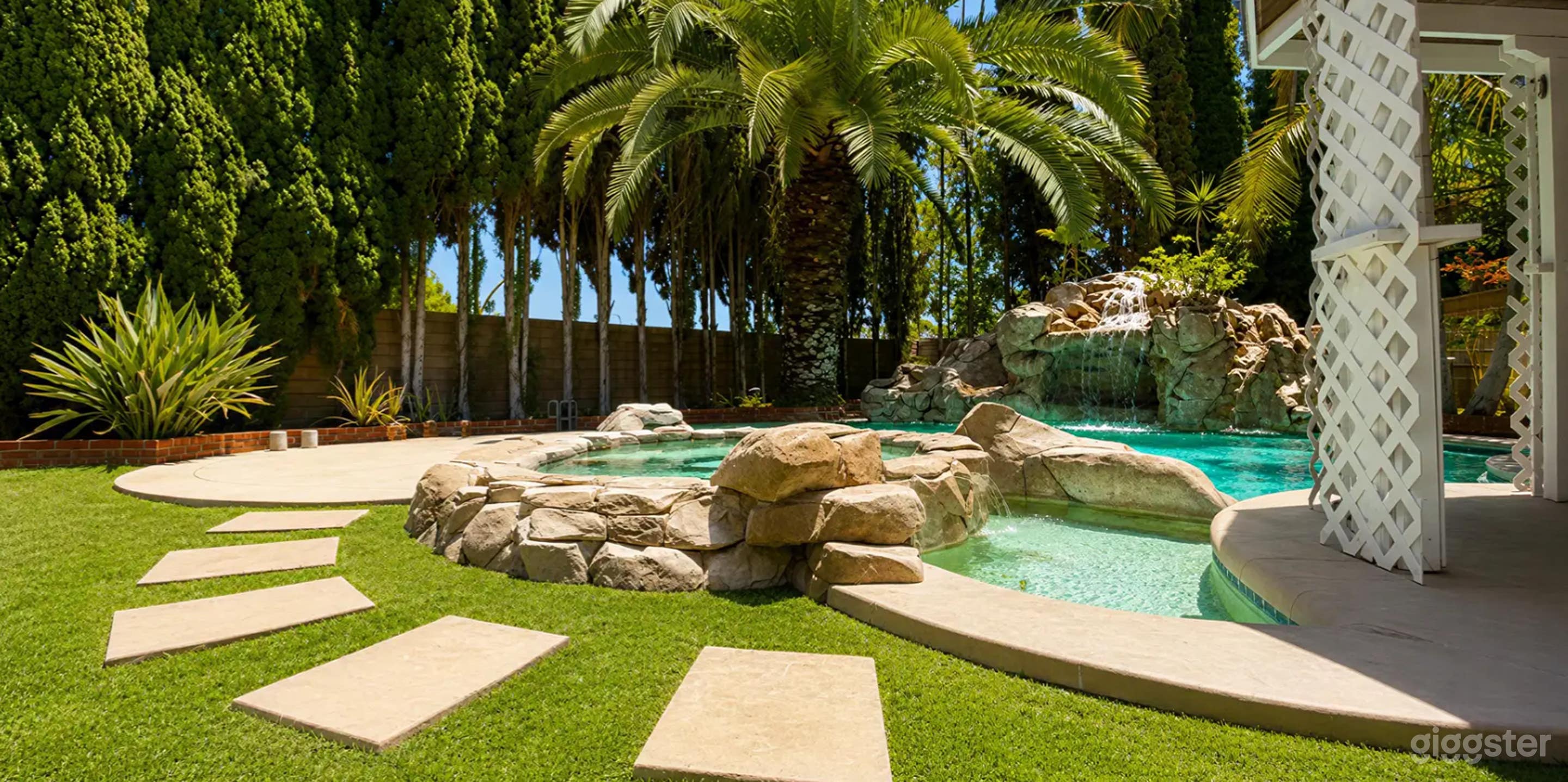 Resort Style Pool Photo 2