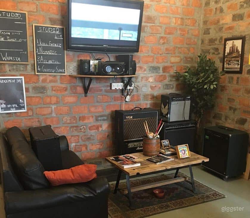 Studio B - Fully Equipped Recording Studio Photo 3