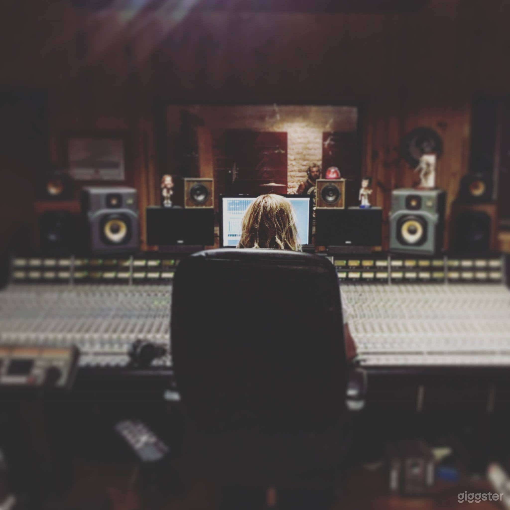 Studio B - Fully Equipped Recording Studio Photo 2