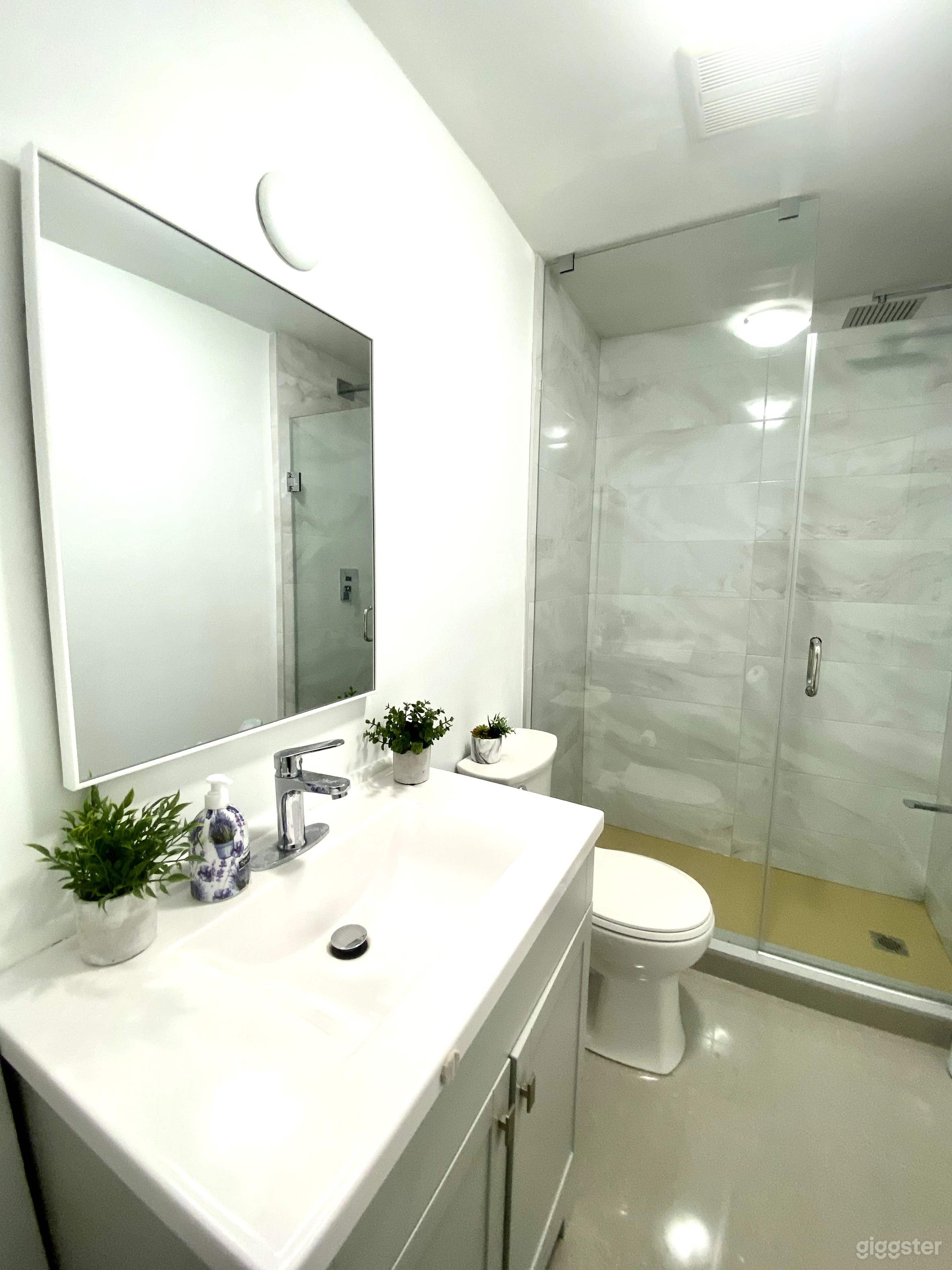 Full Bathroom, Shower