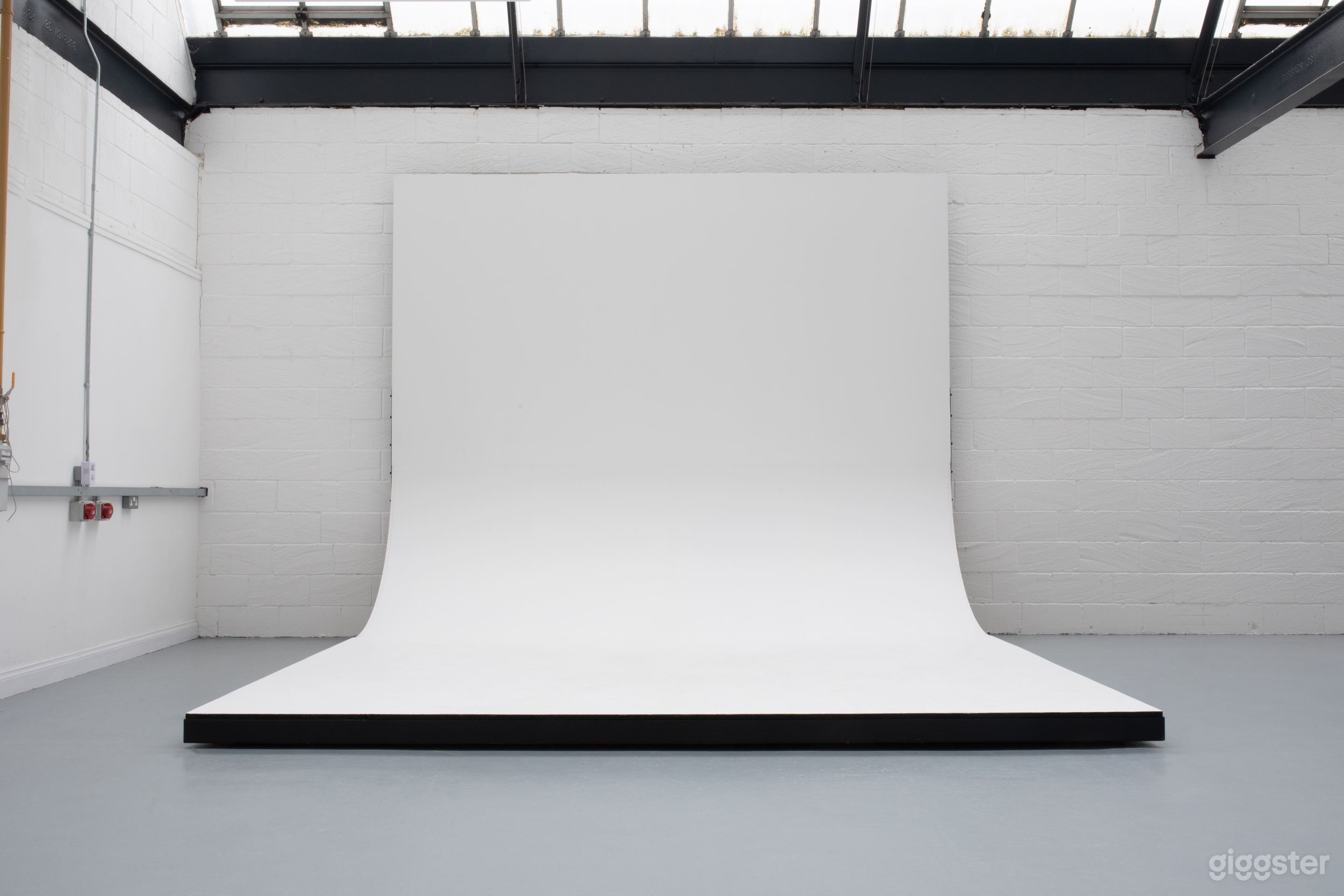 Bright Studio Space With Mobile Cove Photo 2