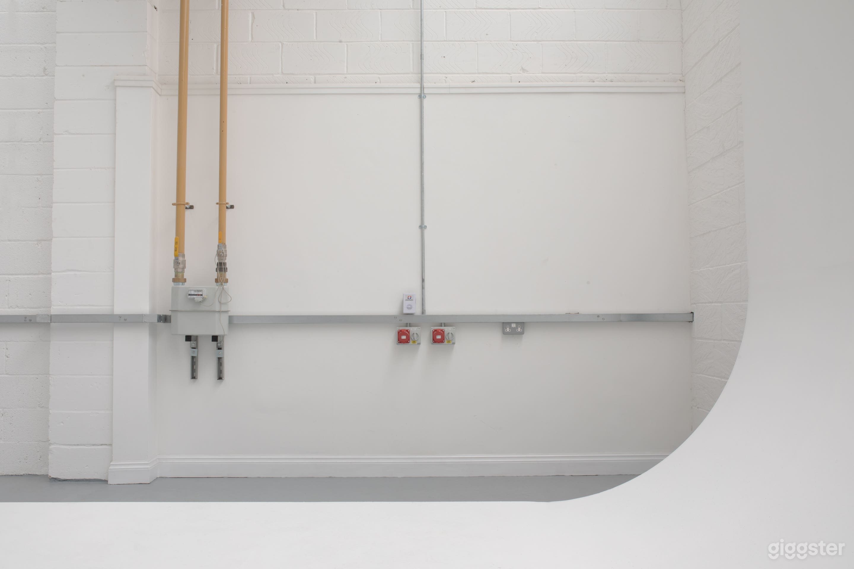 Bright Studio Space With Mobile Cove Photo 3