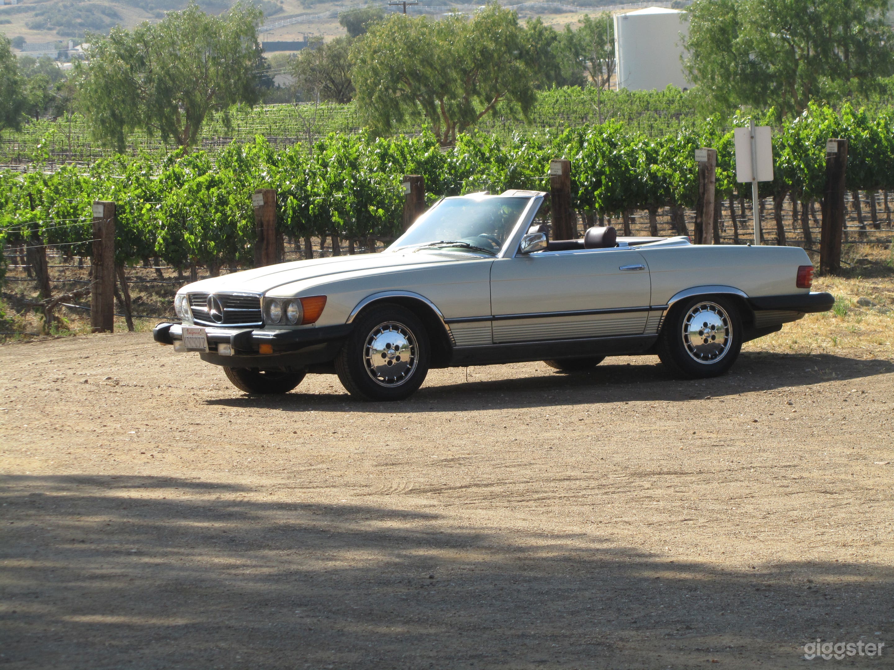 Classic 1985 Mercedes 380SL in Champagne Photo 2