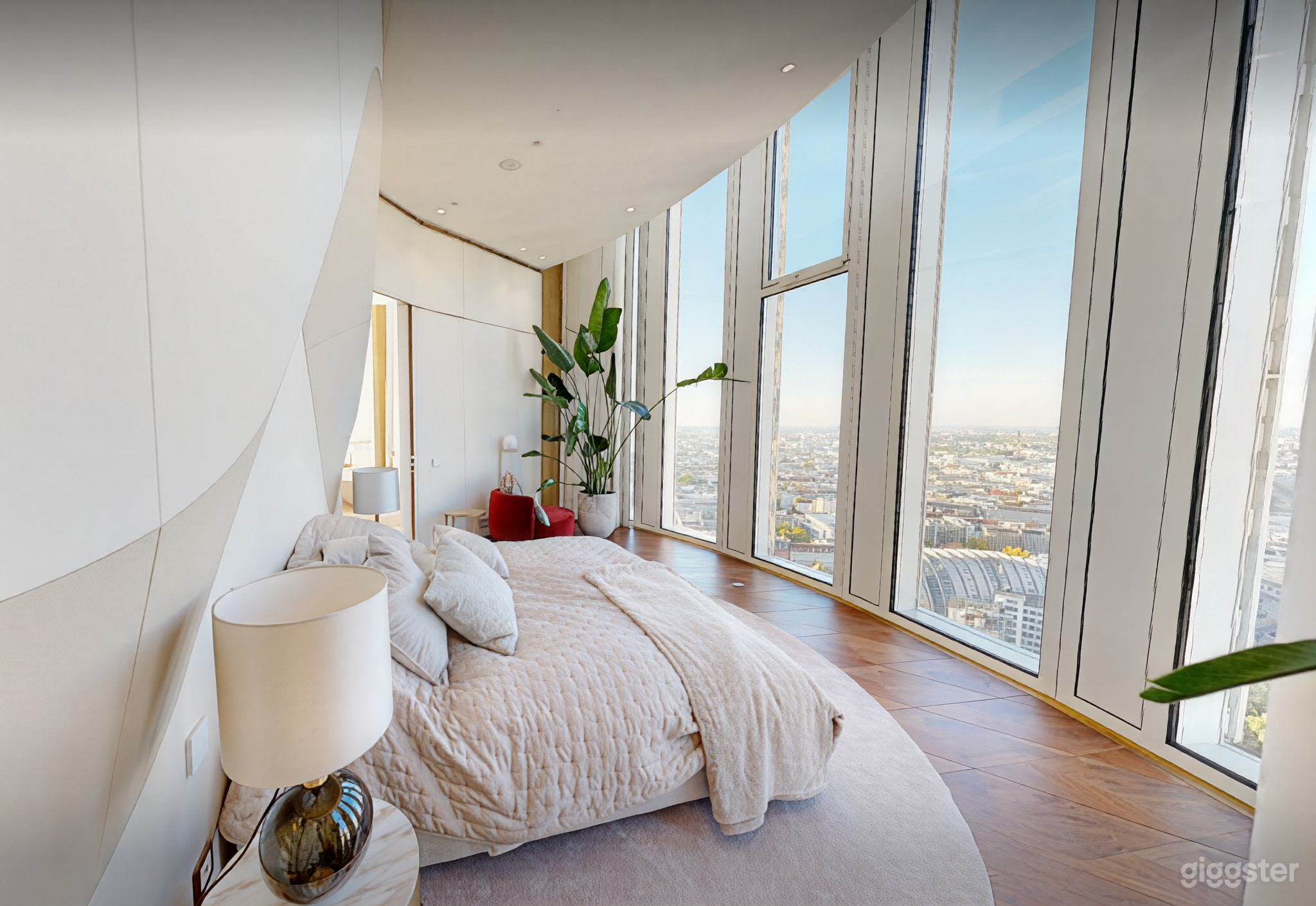 Sonnendurchflutetes Luxus-Schlafzimmer | Skyline Produktionsraum Foto 4